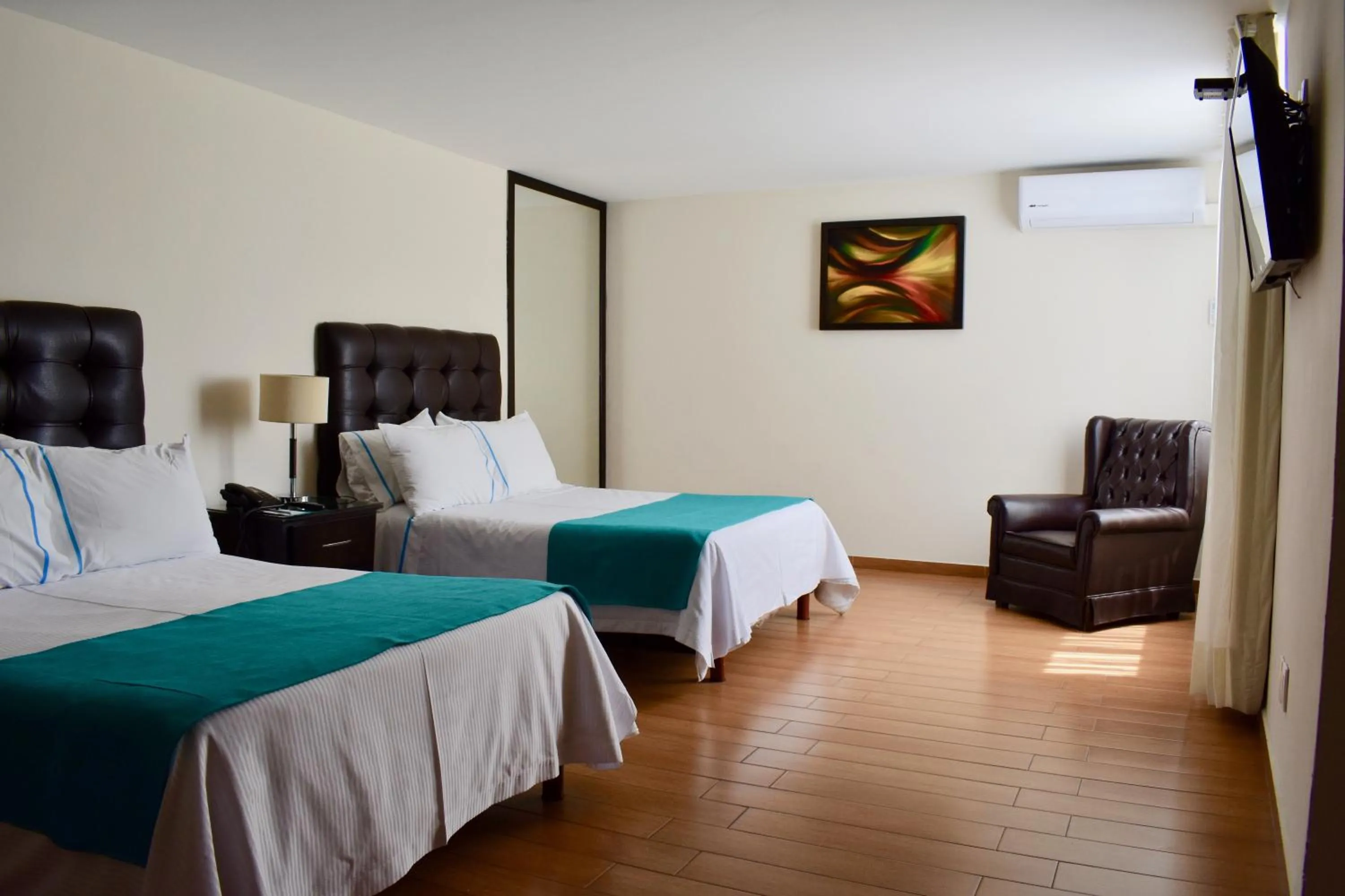 Photo of the whole room, Bed in Country Hotel & Suites