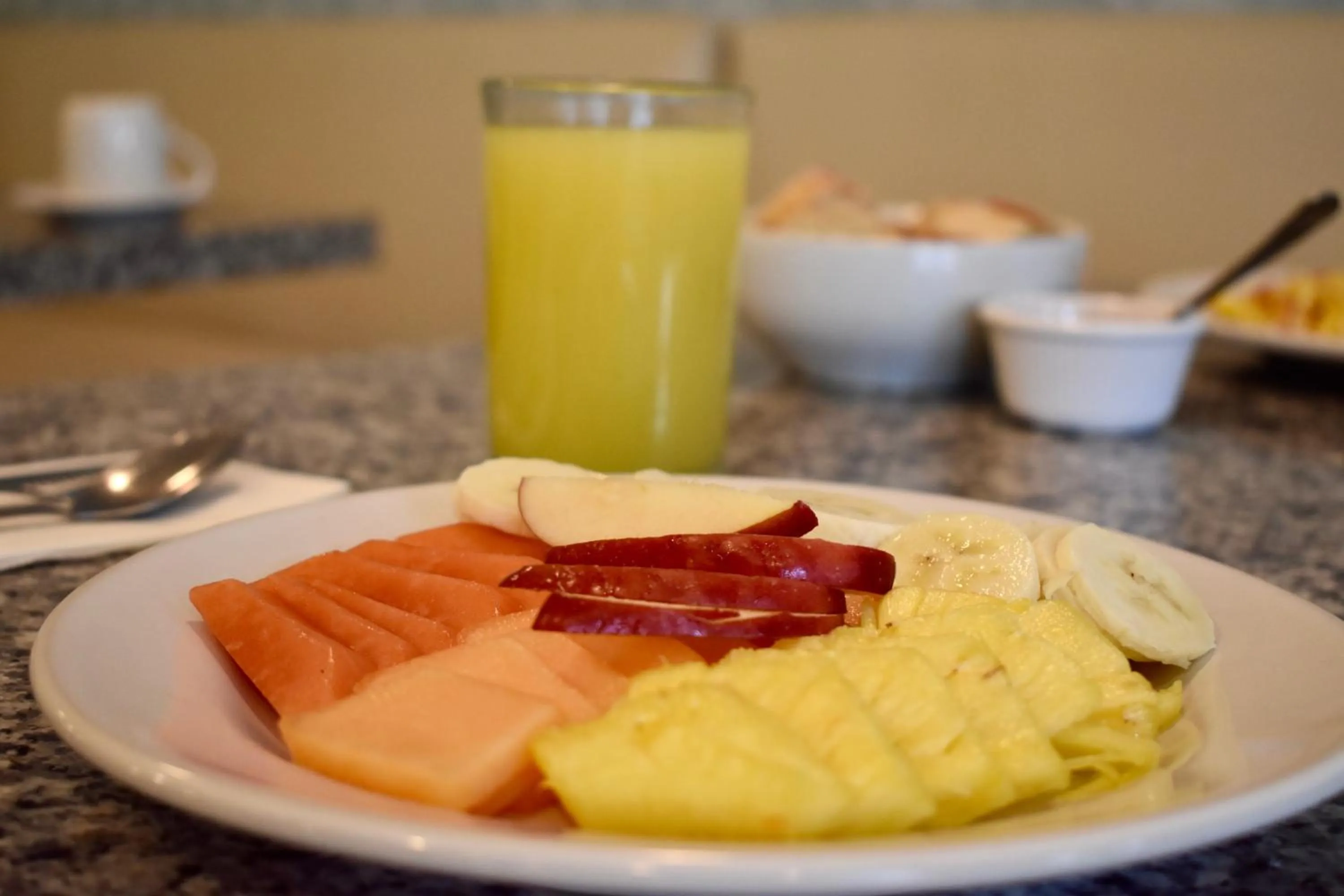 Food and drinks in Country Hotel & Suites