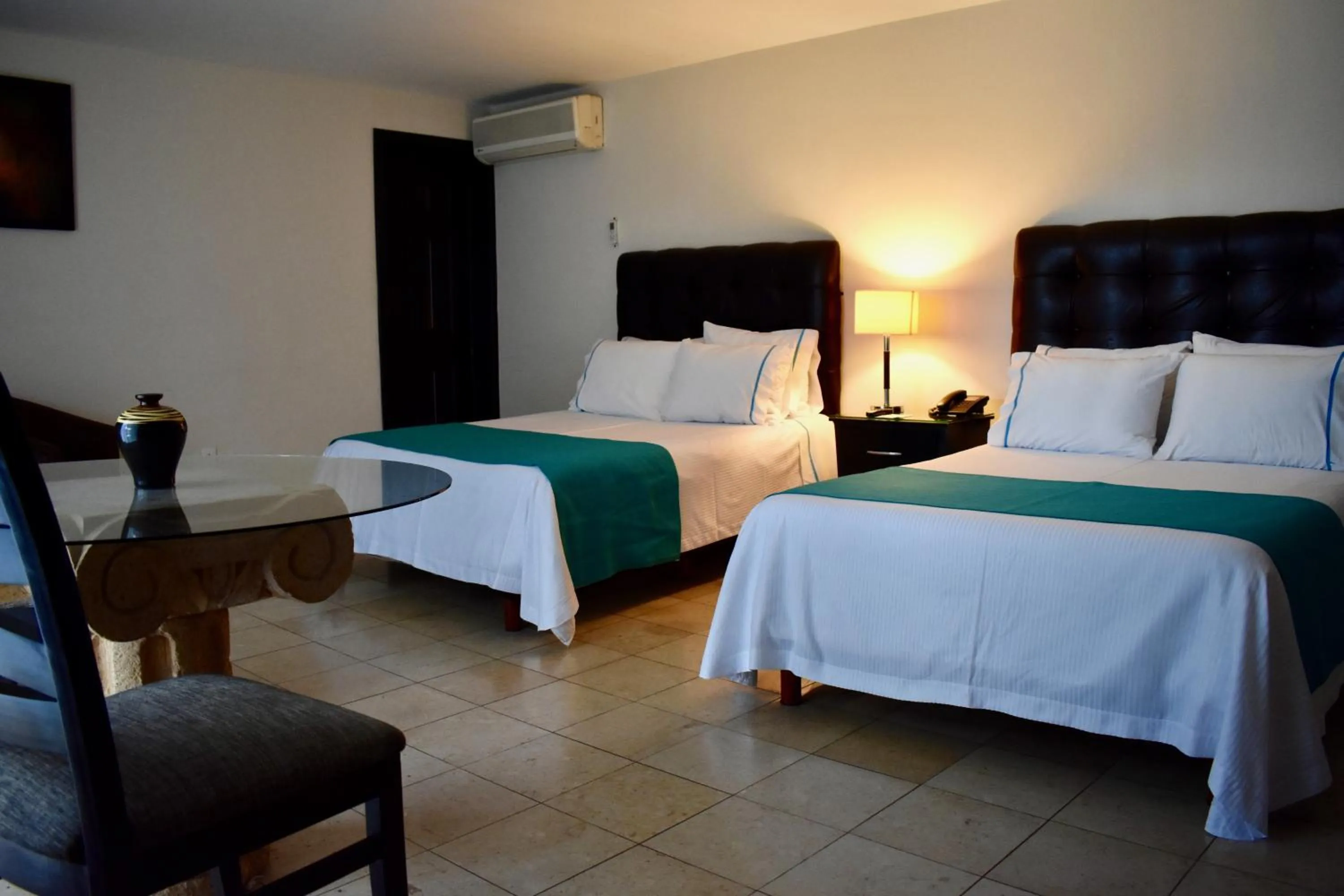 Bedroom, Bed in Country Hotel & Suites