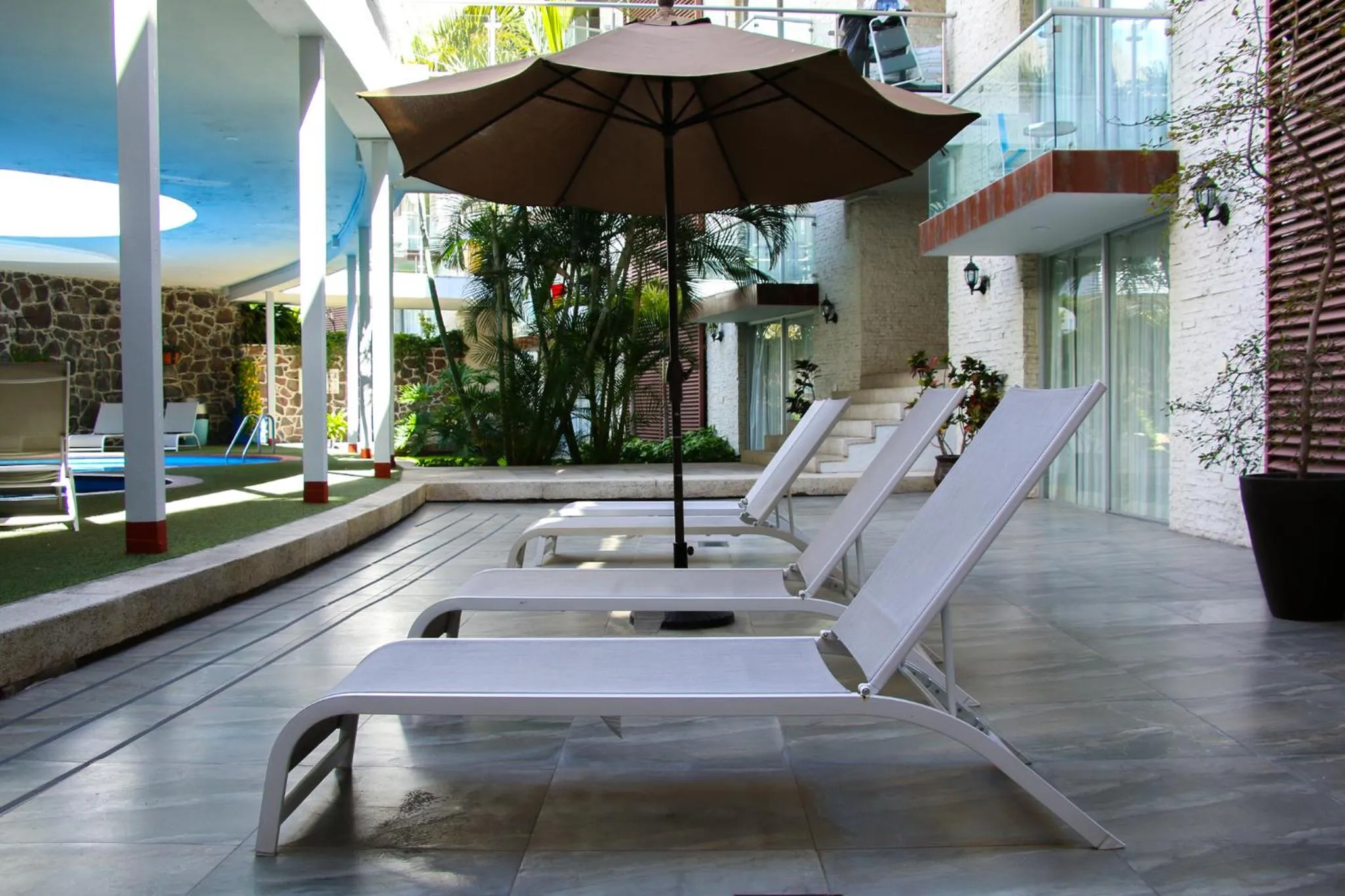 Swimming pool in Country Hotel & Suites