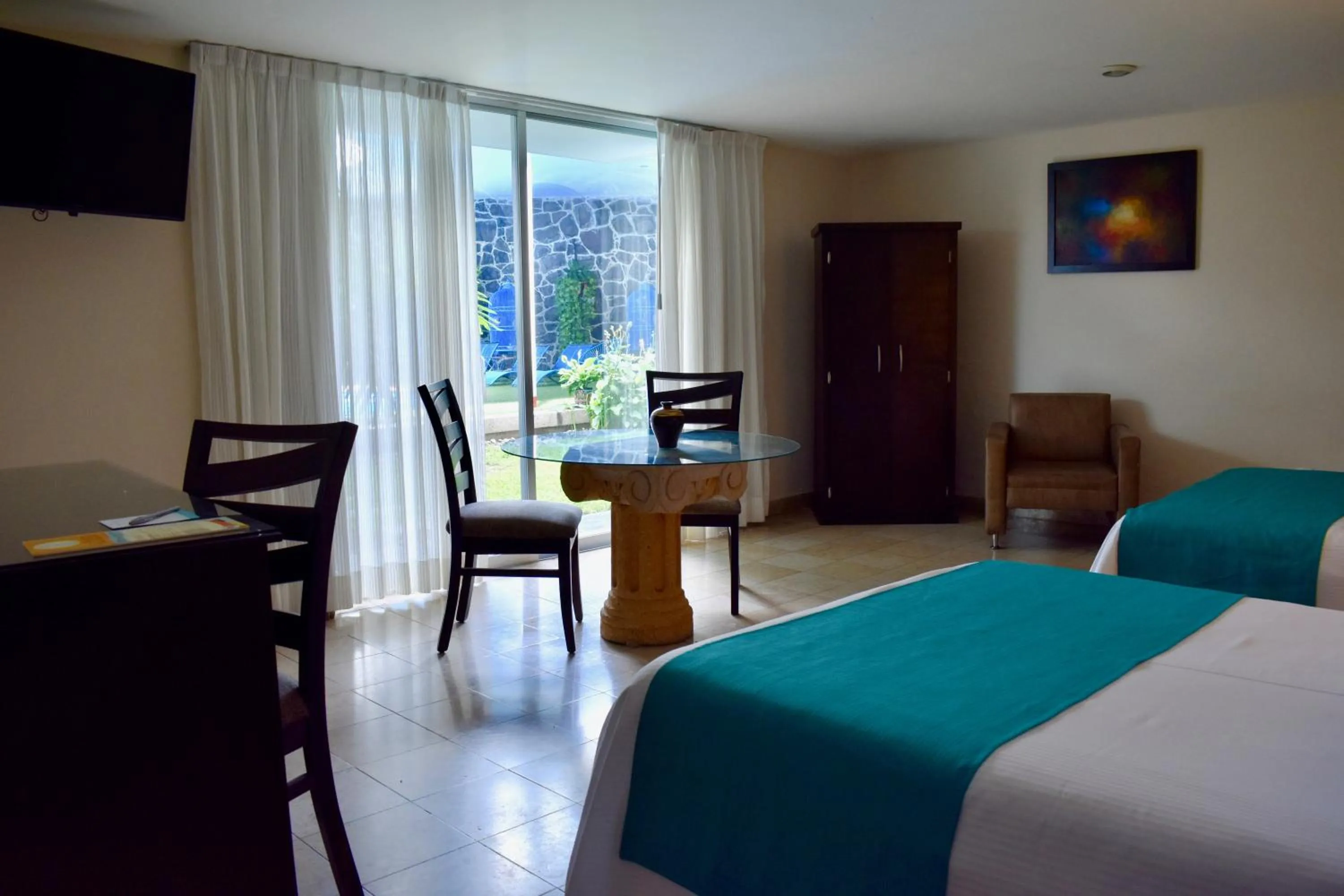 Photo of the whole room, Bed in Country Hotel & Suites