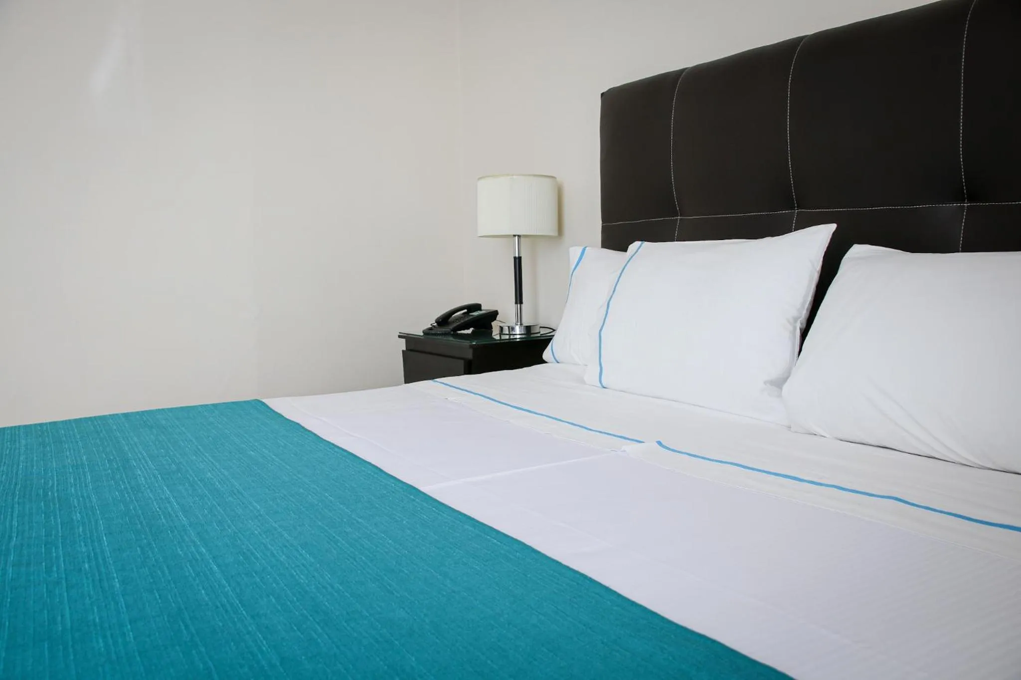 Bedroom, Bed in Country Hotel & Suites