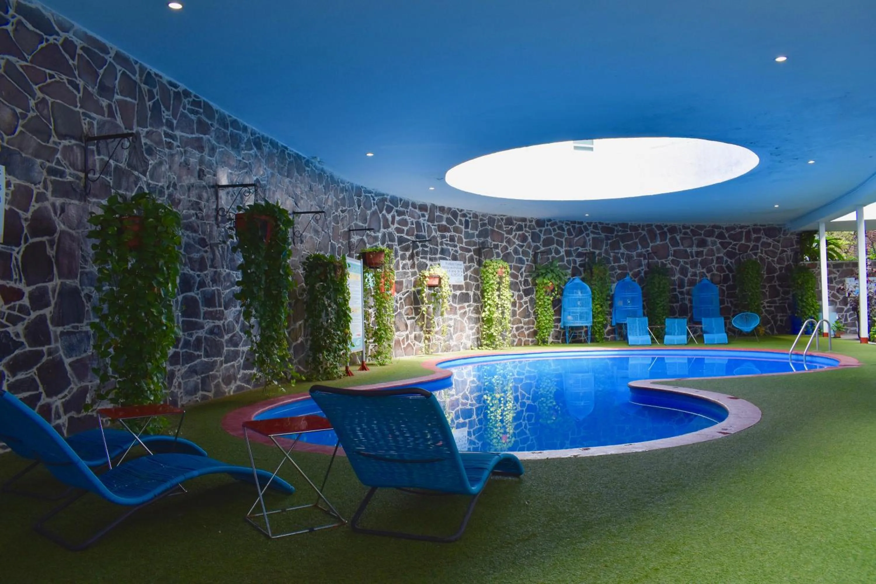 Swimming pool in Country Hotel & Suites