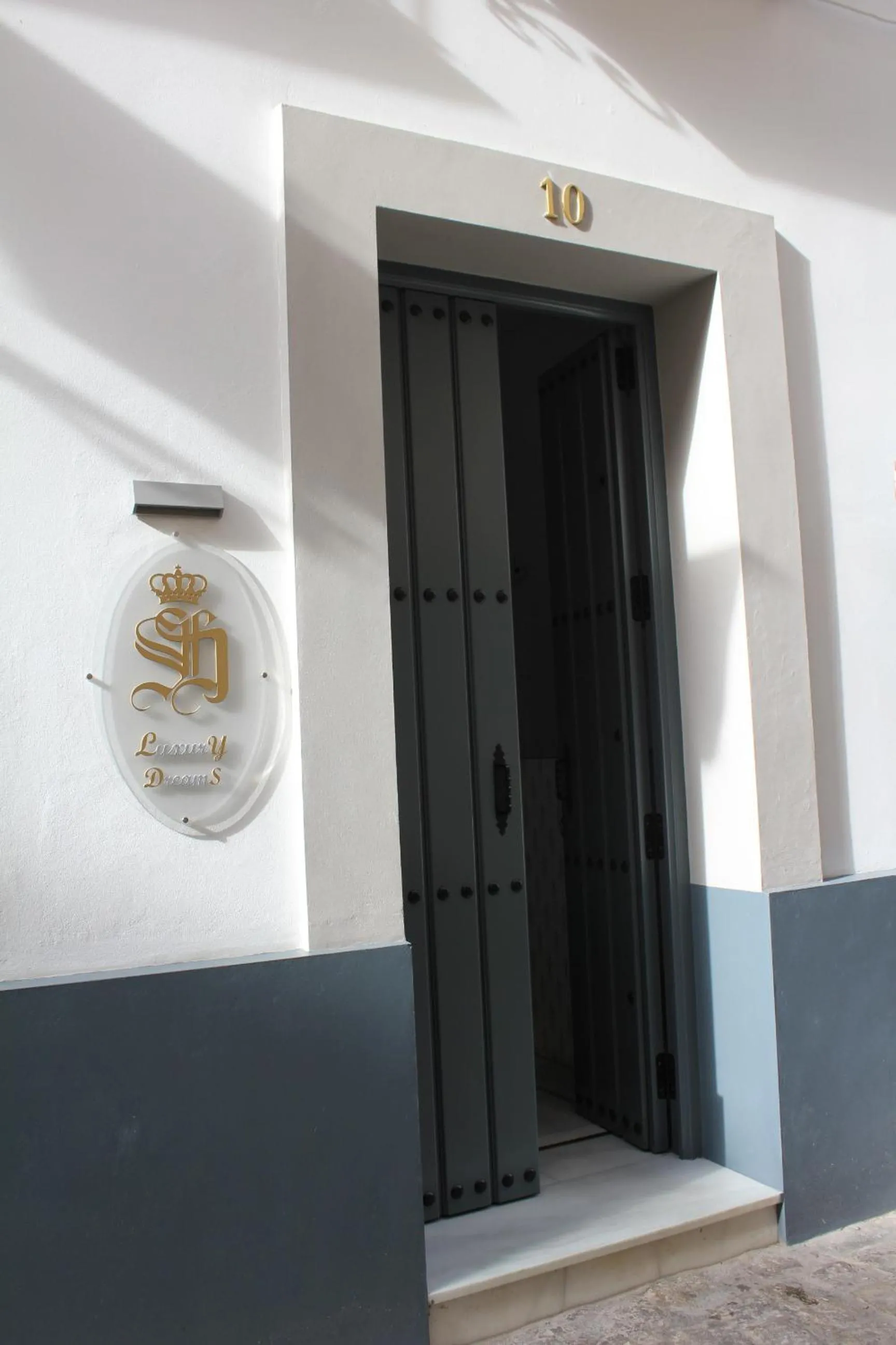 Facade/entrance in Panther Home Luxury Dreams Sevilla