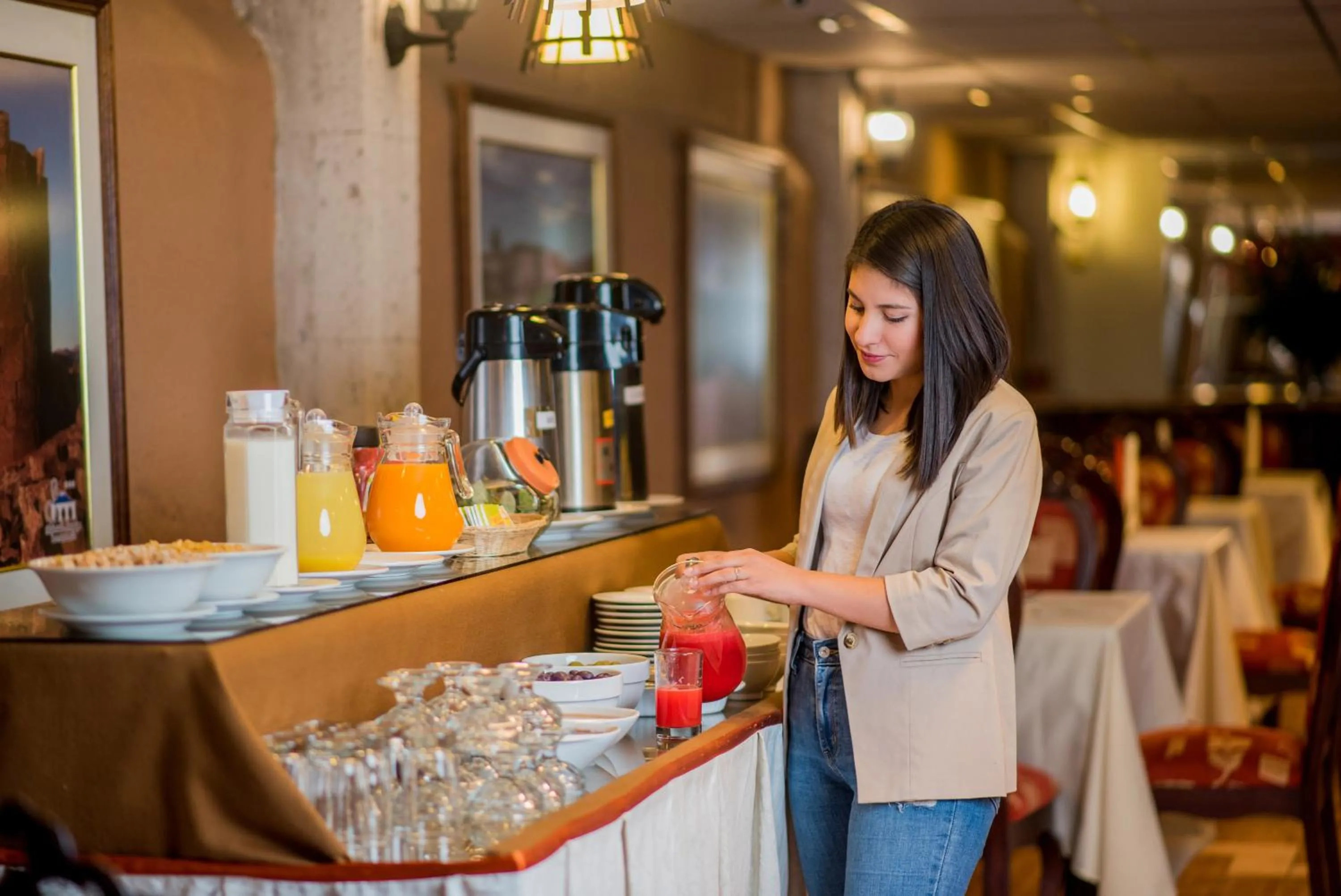 Restaurant/places to eat in Majestad Hotel Boutique