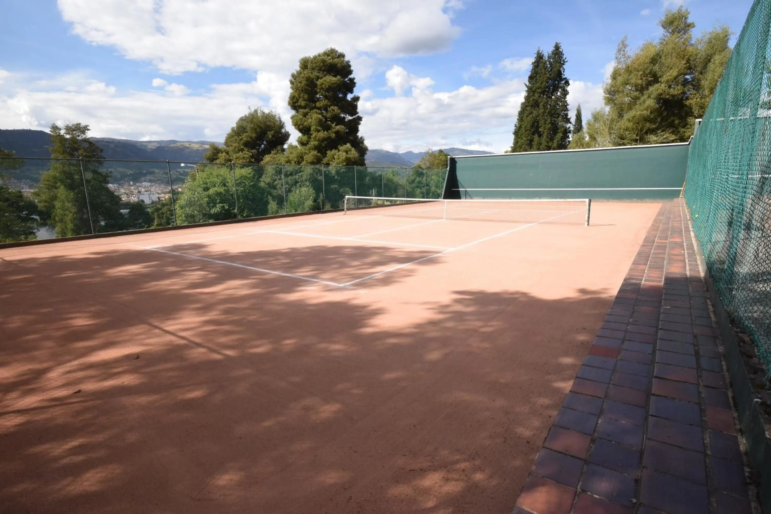Tennis court in D'Acosta Hotel Sochagota