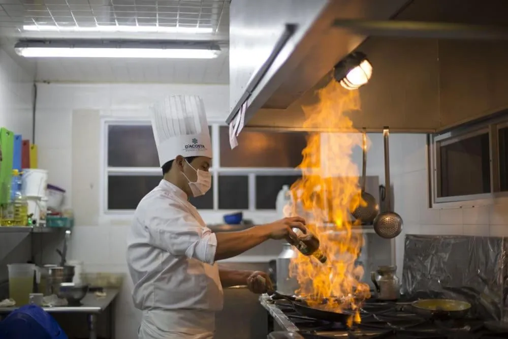 Communal kitchen in D'Acosta Hotel Sochagota