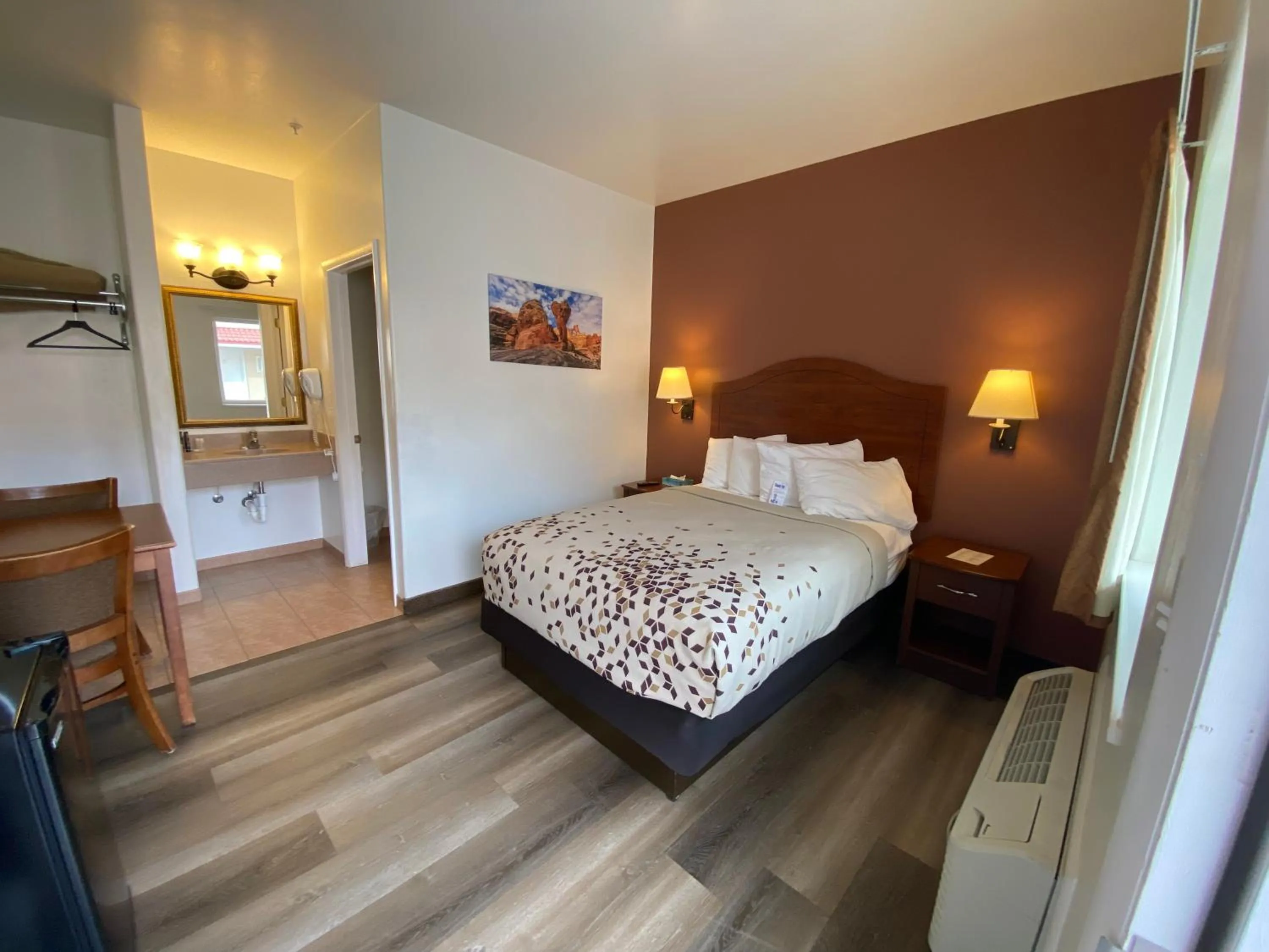 View (from property/room), Bed in Adventure Inn Moab