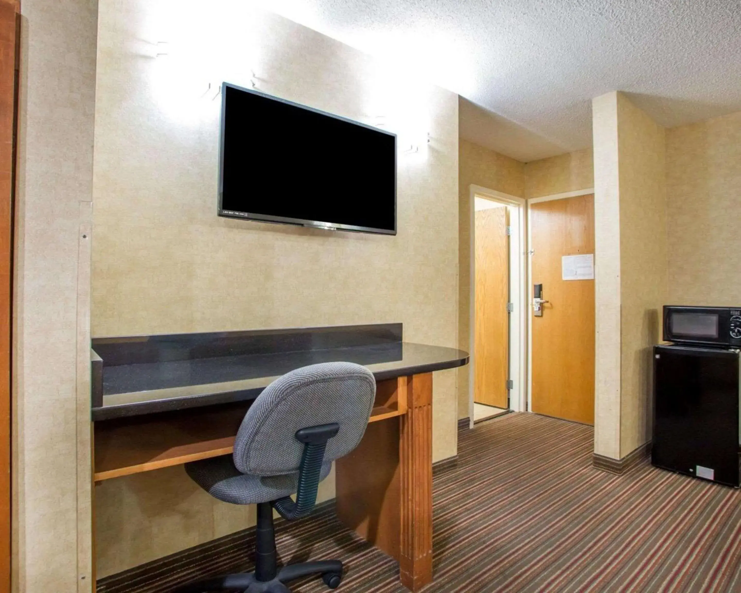 Photo of the whole room in Quality Inn & Suites North-Polaris Photo of the whole room in Quality Inn & Suites North-Polaris
