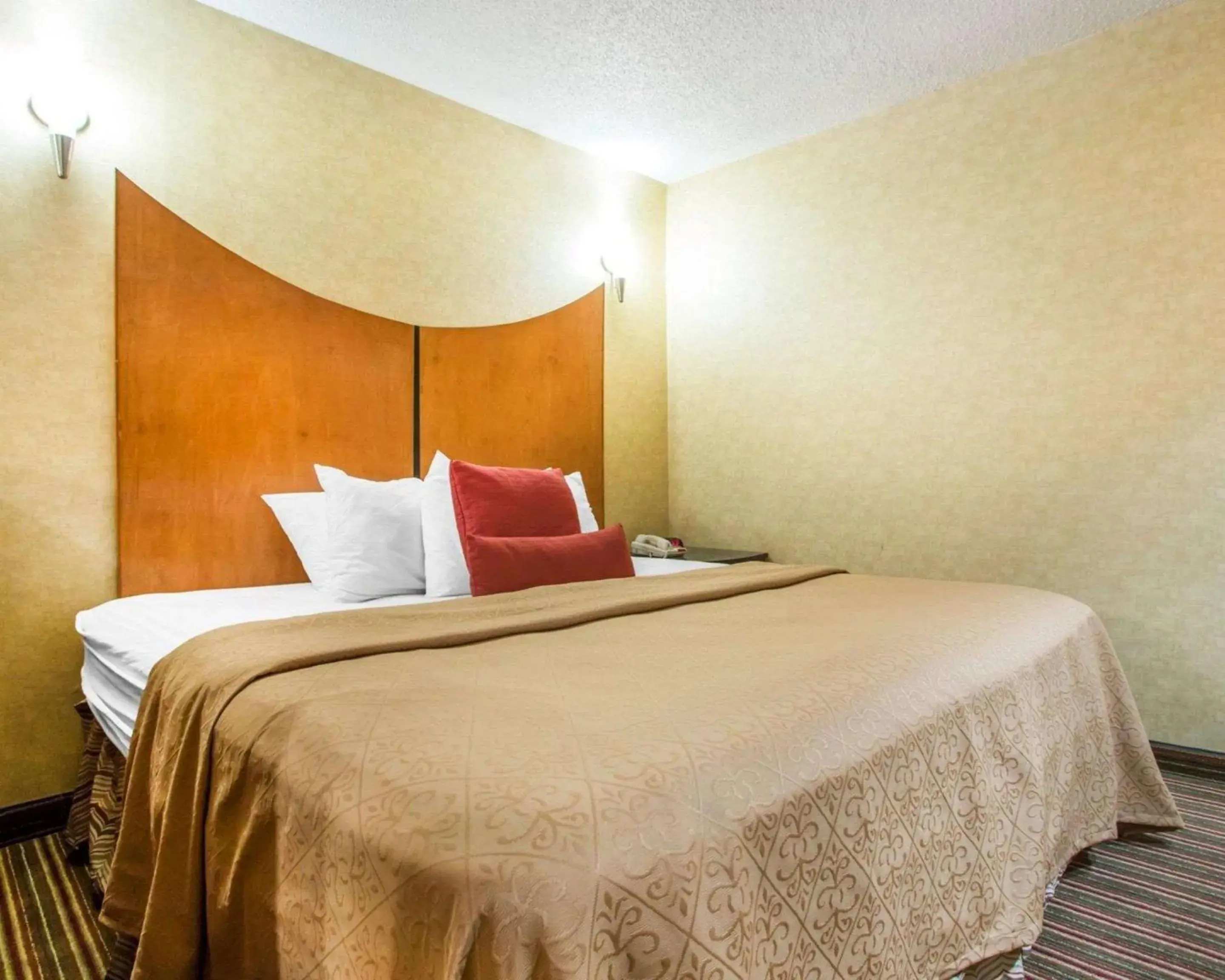 Photo of the whole room, Bed in Quality Inn & Suites North-Polaris Photo of the whole room, Bed in Quality Inn & Suites North-Polaris
