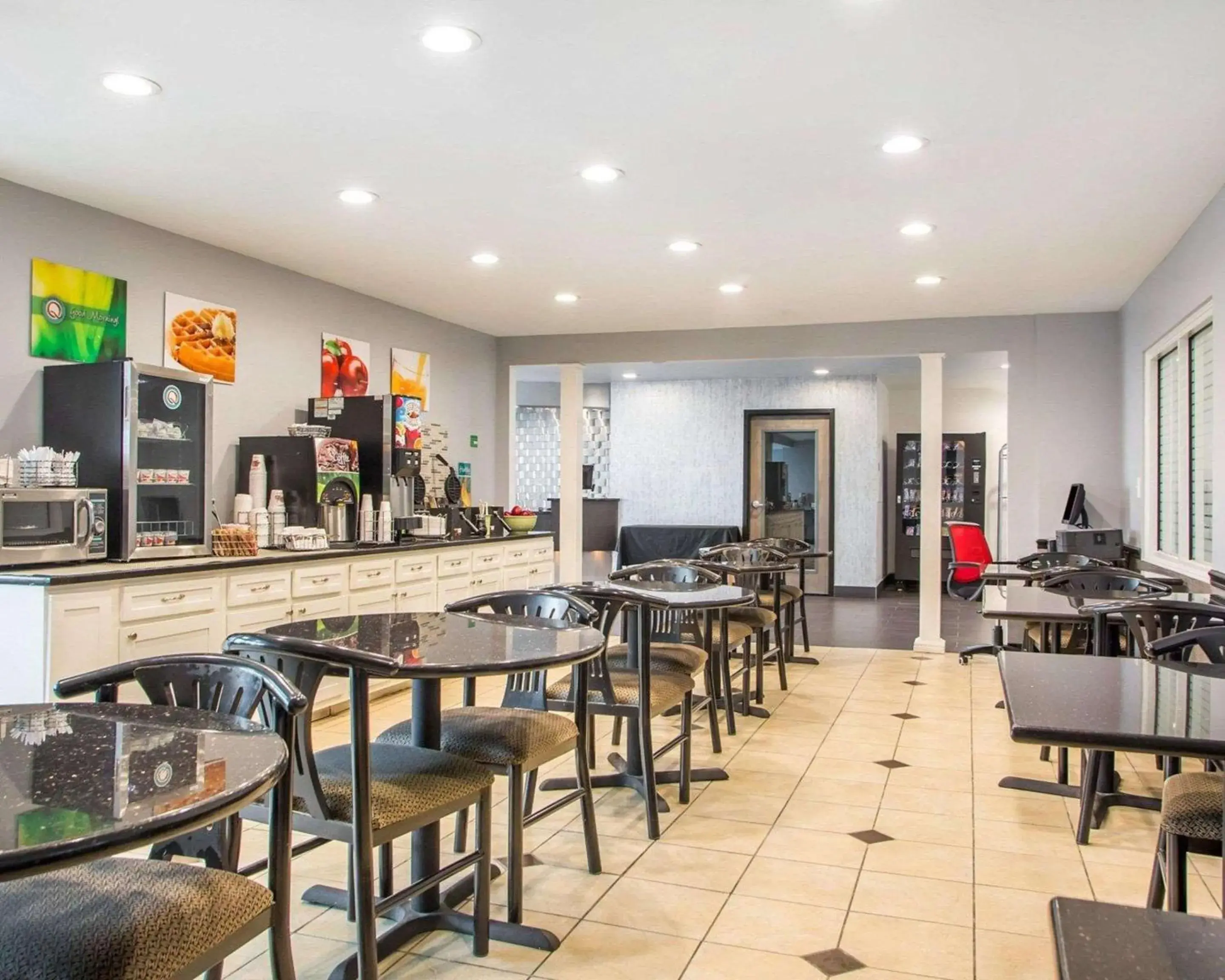 Restaurant/places to eat in Quality Inn & Suites North-Polaris Restaurant/places to eat in Quality Inn & Suites North-Polaris