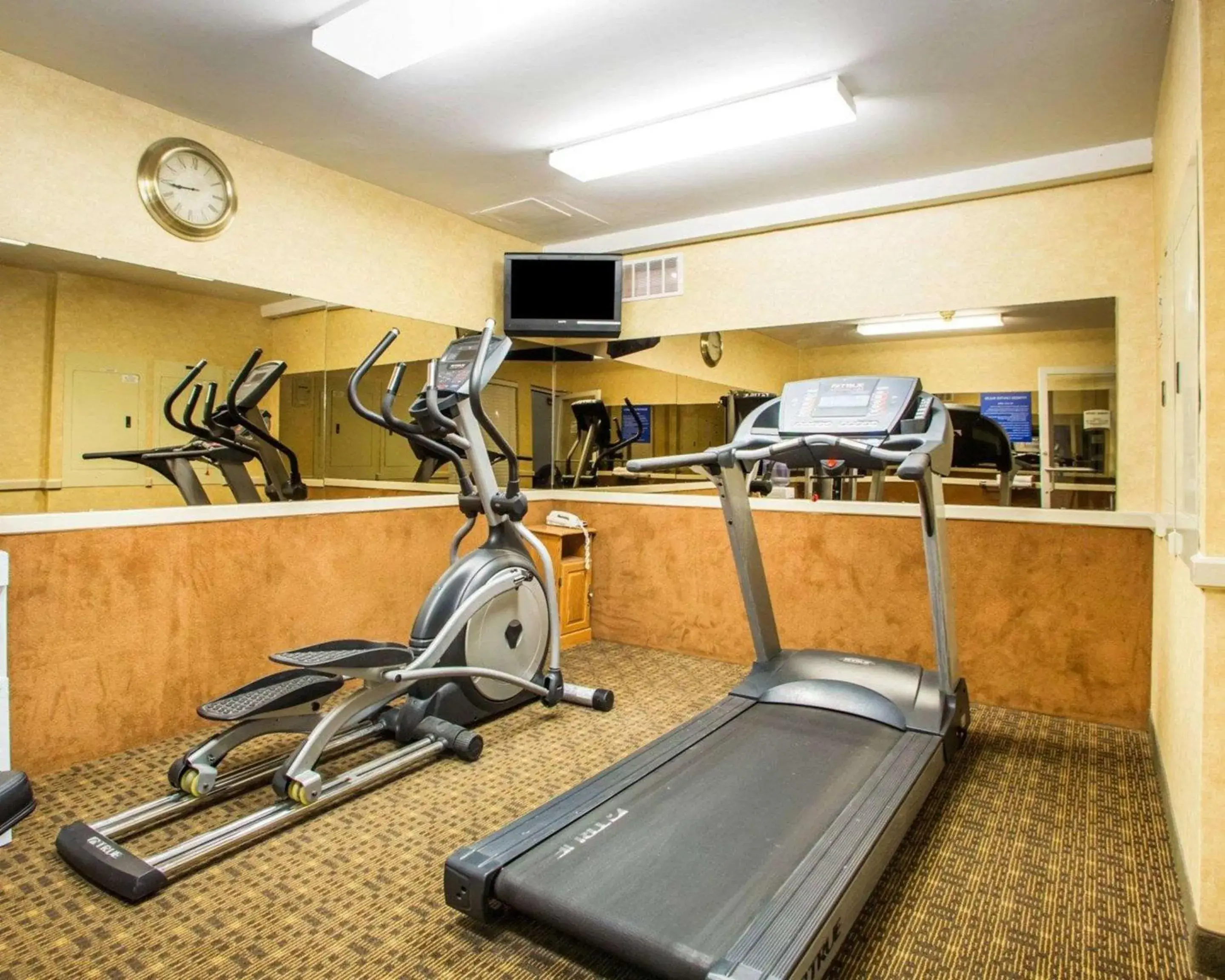 Fitness centre/facilities in Quality Inn & Suites North-Polaris Fitness centre/facilities in Quality Inn & Suites North-Polaris