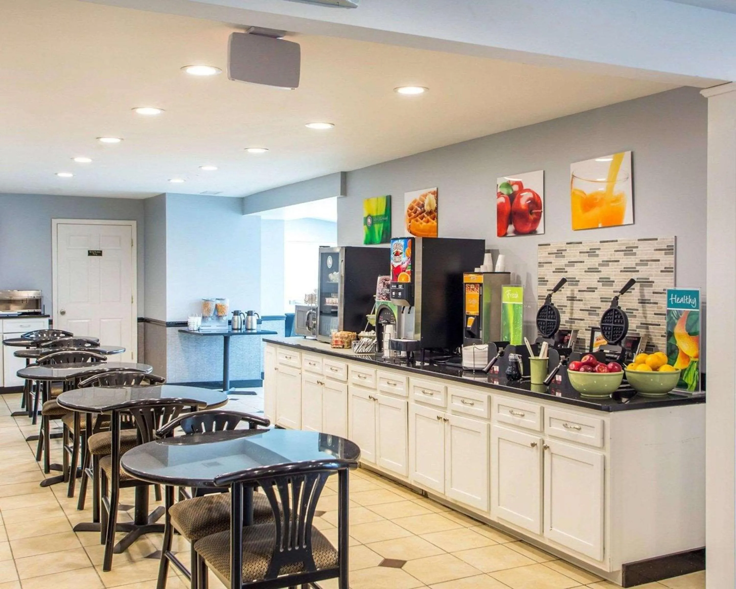 Restaurant/places to eat in Quality Inn & Suites North-Polaris