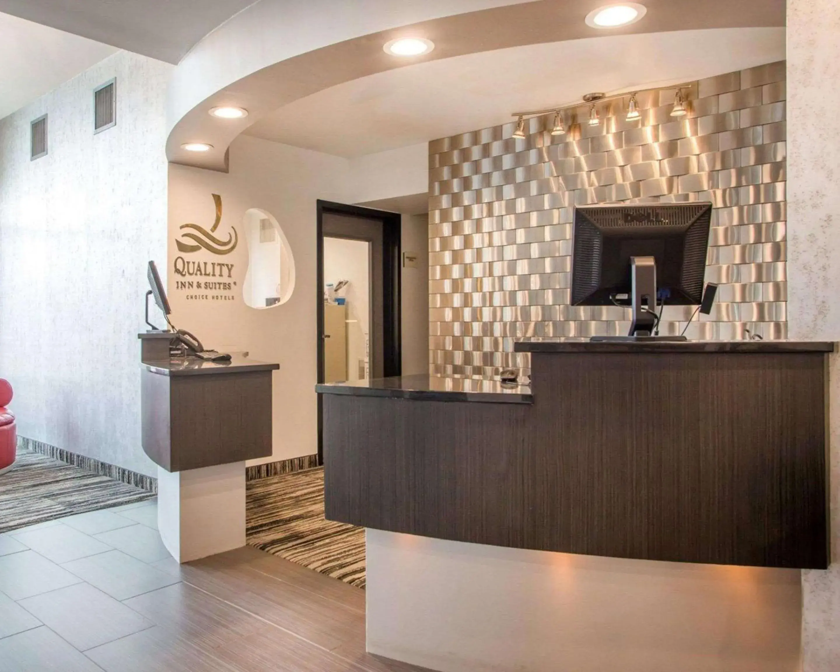 Lobby or reception in Quality Inn & Suites North-Polaris Lobby or reception in Quality Inn & Suites North-Polaris