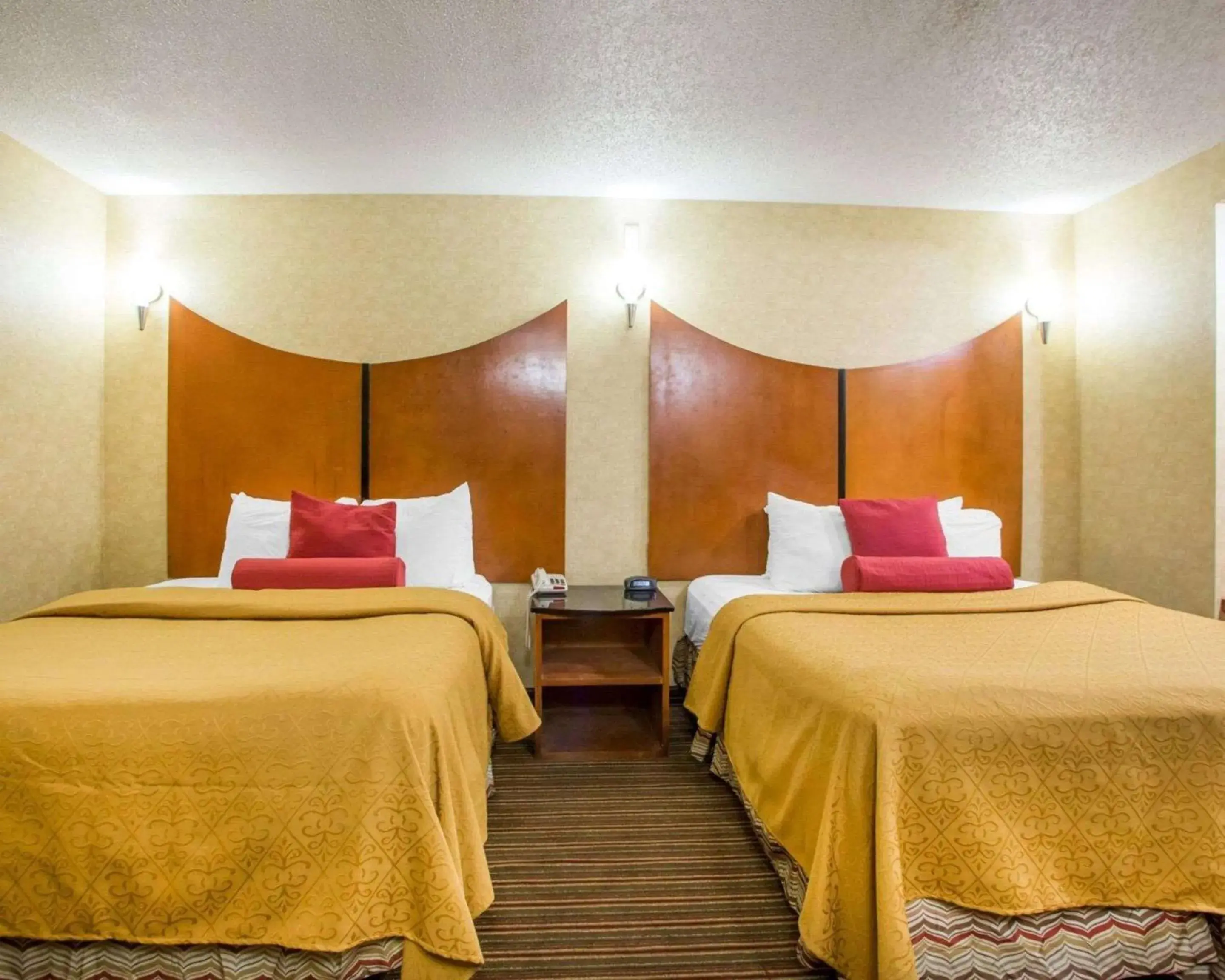 Photo of the whole room, Bed in Quality Inn & Suites North-Polaris Photo of the whole room, Bed in Quality Inn & Suites North-Polaris