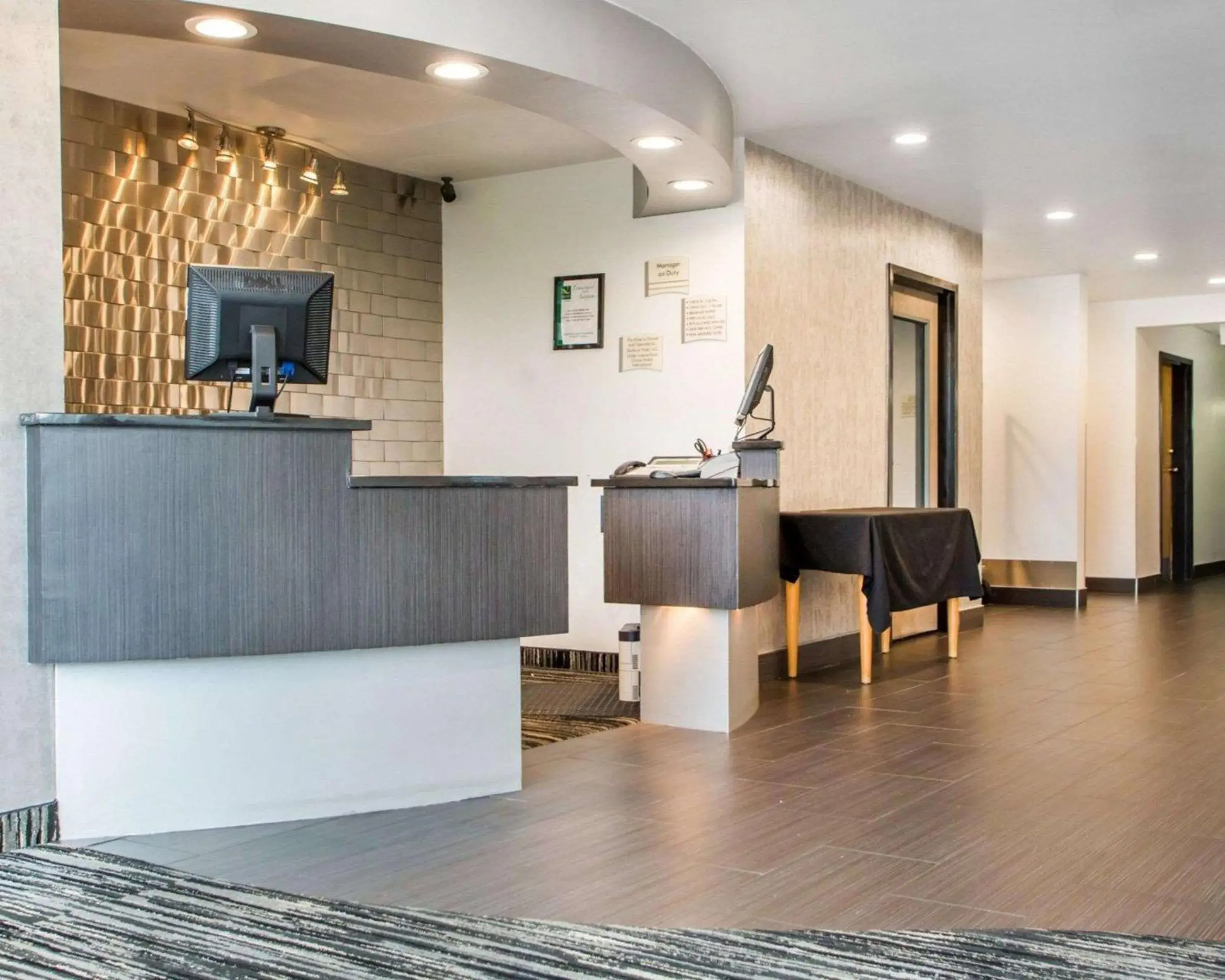 Lobby or reception in Quality Inn & Suites North-Polaris Lobby or reception in Quality Inn & Suites North-Polaris