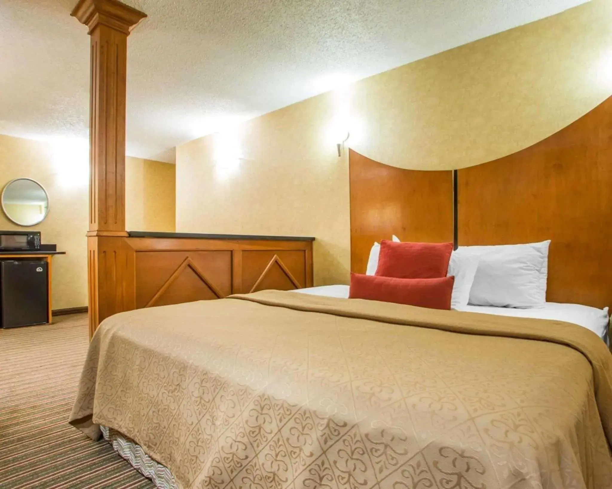 Photo of the whole room, Bed in Quality Inn & Suites North-Polaris Photo of the whole room, Bed in Quality Inn & Suites North-Polaris