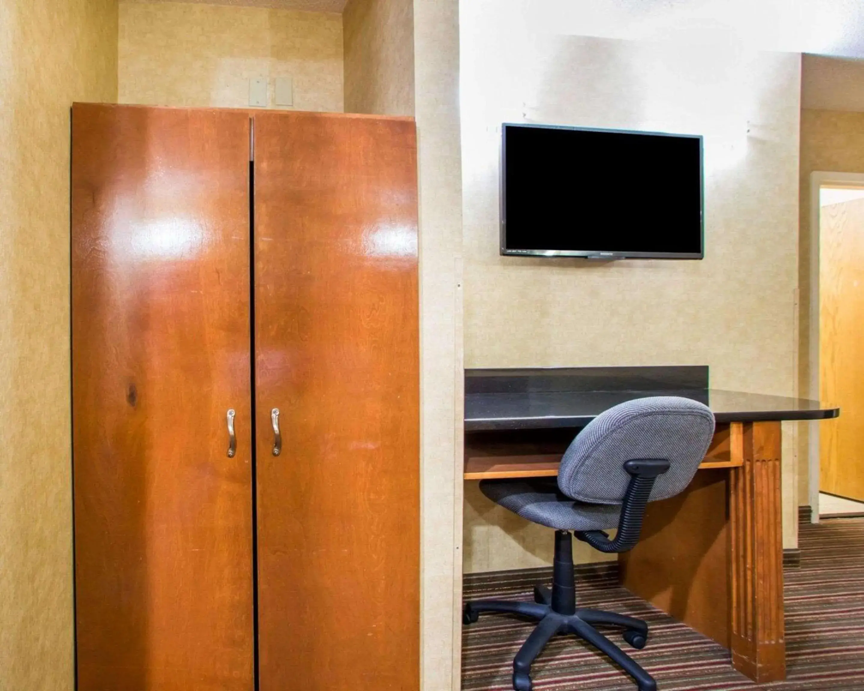 Photo of the whole room in Quality Inn & Suites North-Polaris Photo of the whole room in Quality Inn & Suites North-Polaris