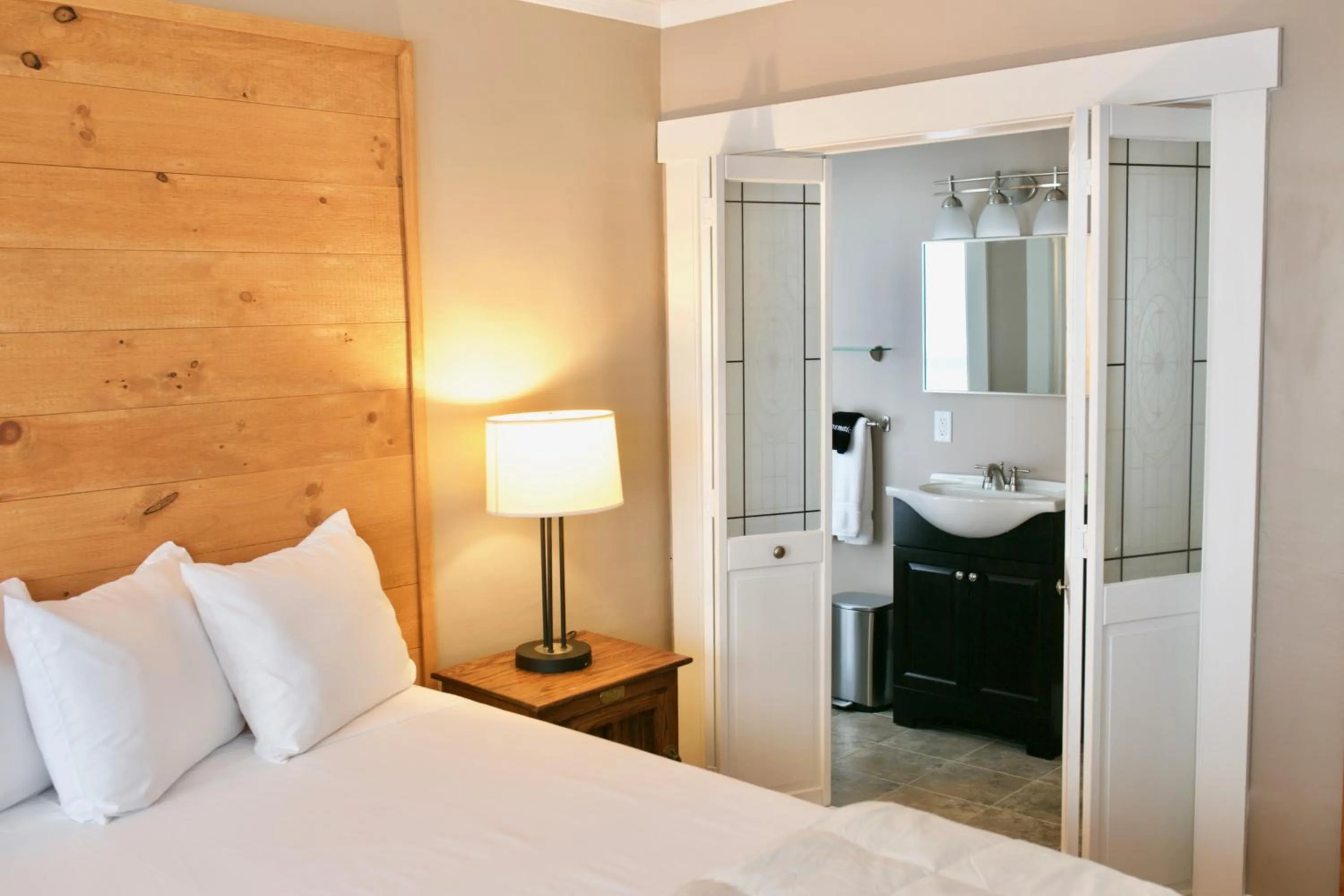 Bed in Inn at Kampfires