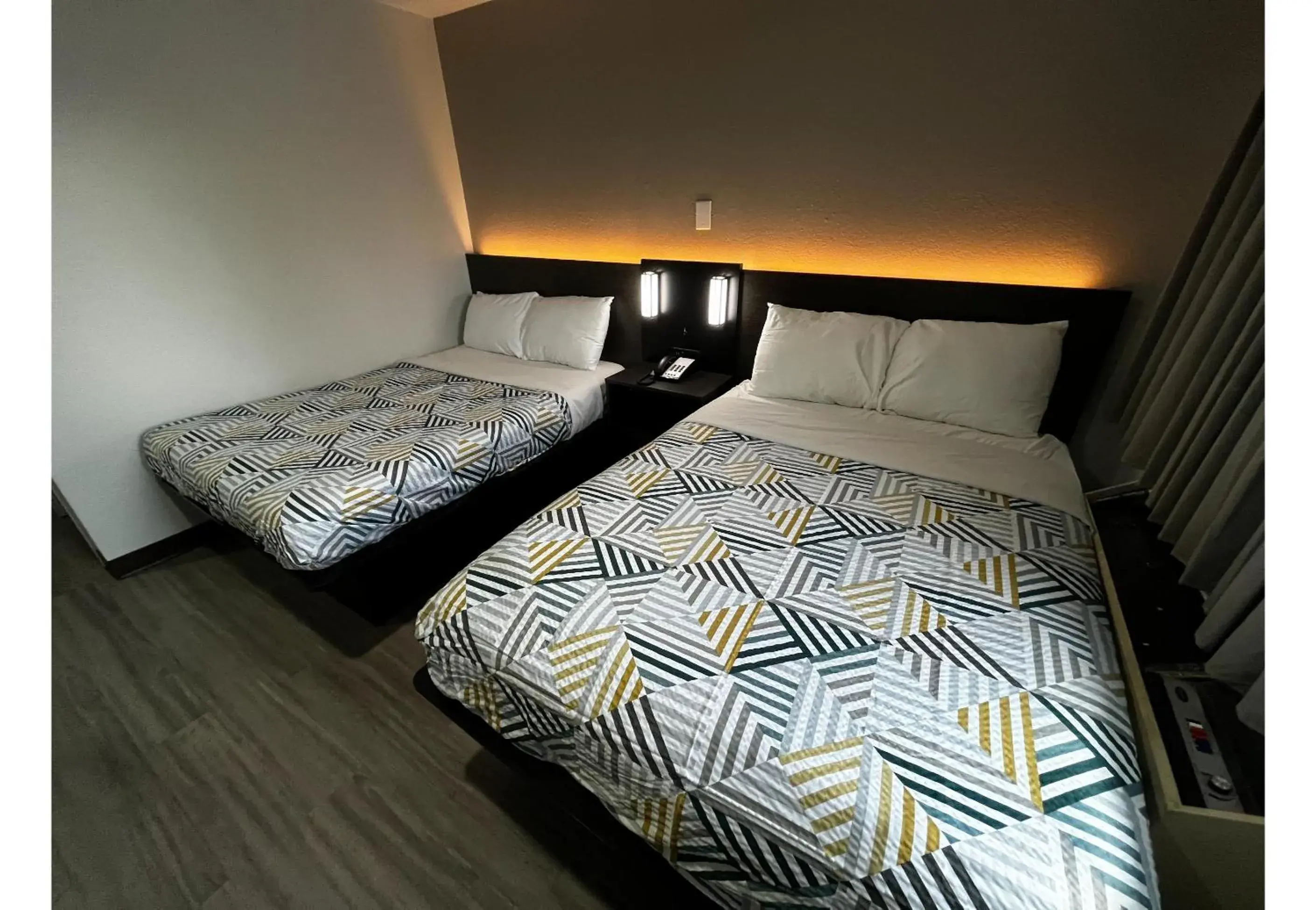 Bedroom, Bed in Studio 6 Lafayette, LA I-10 & I-49 N Bedroom, Bed in Studio 6 Lafayette, LA I-10 & I-49 N