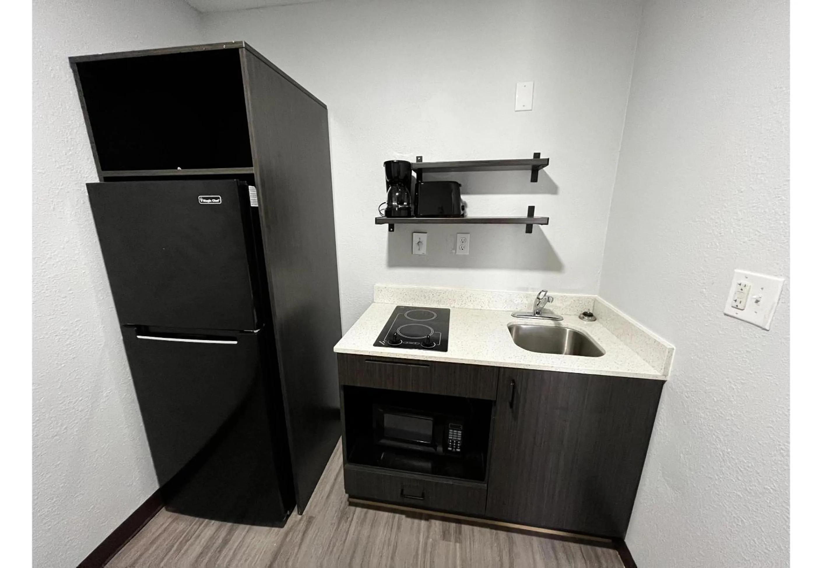 kitchen in Studio 6 Lafayette, LA I-10 & I-49 N