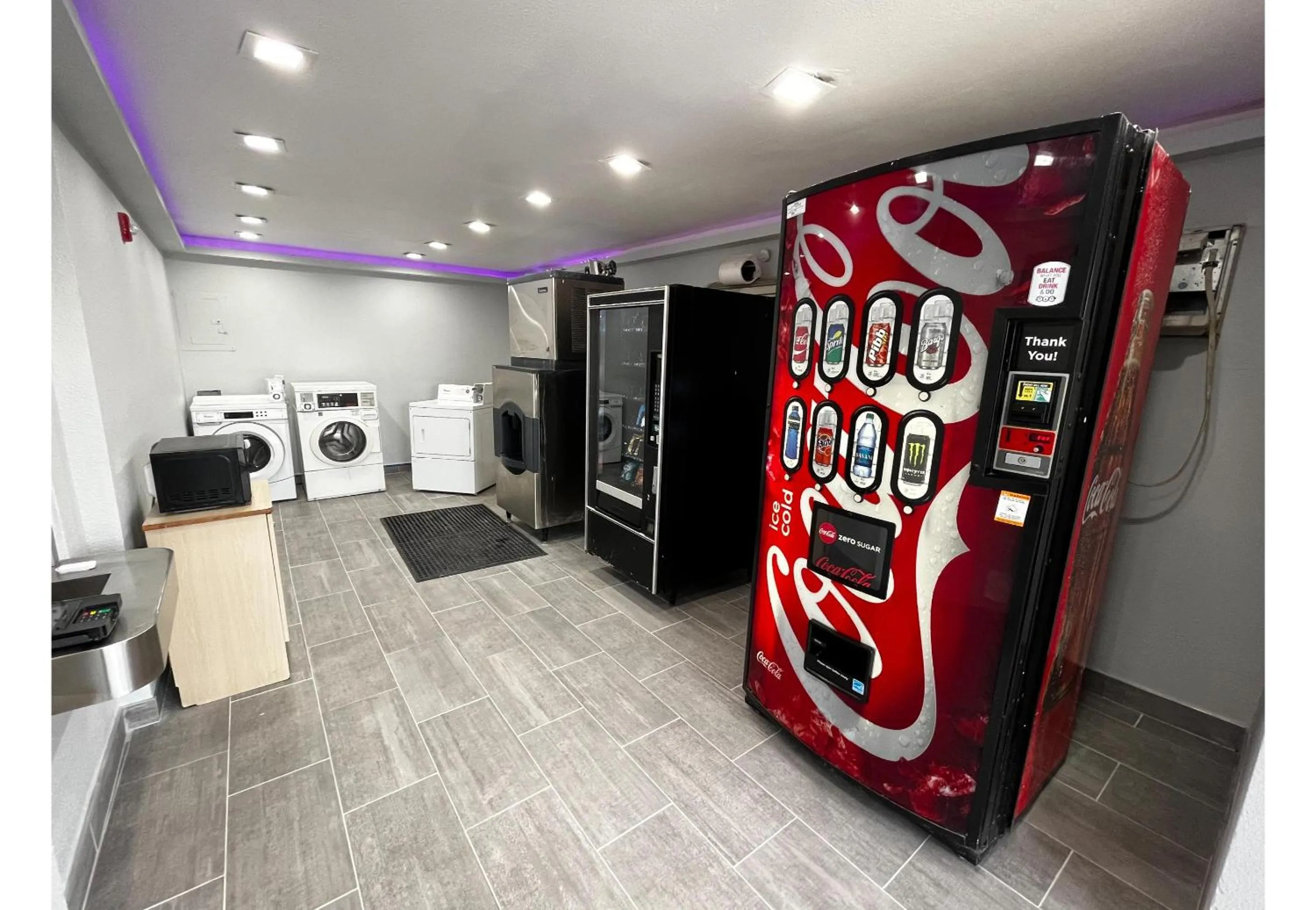 vending machine in Studio 6 Lafayette, LA I-10 & I-49 N