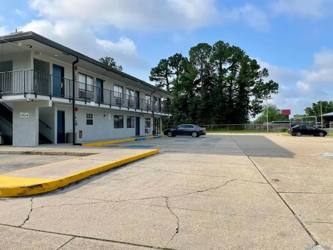 Property building in Studio 6 Lafayette, LA I-10 & I-49 N Property building in Studio 6 Lafayette, LA I-10 & I-49 N