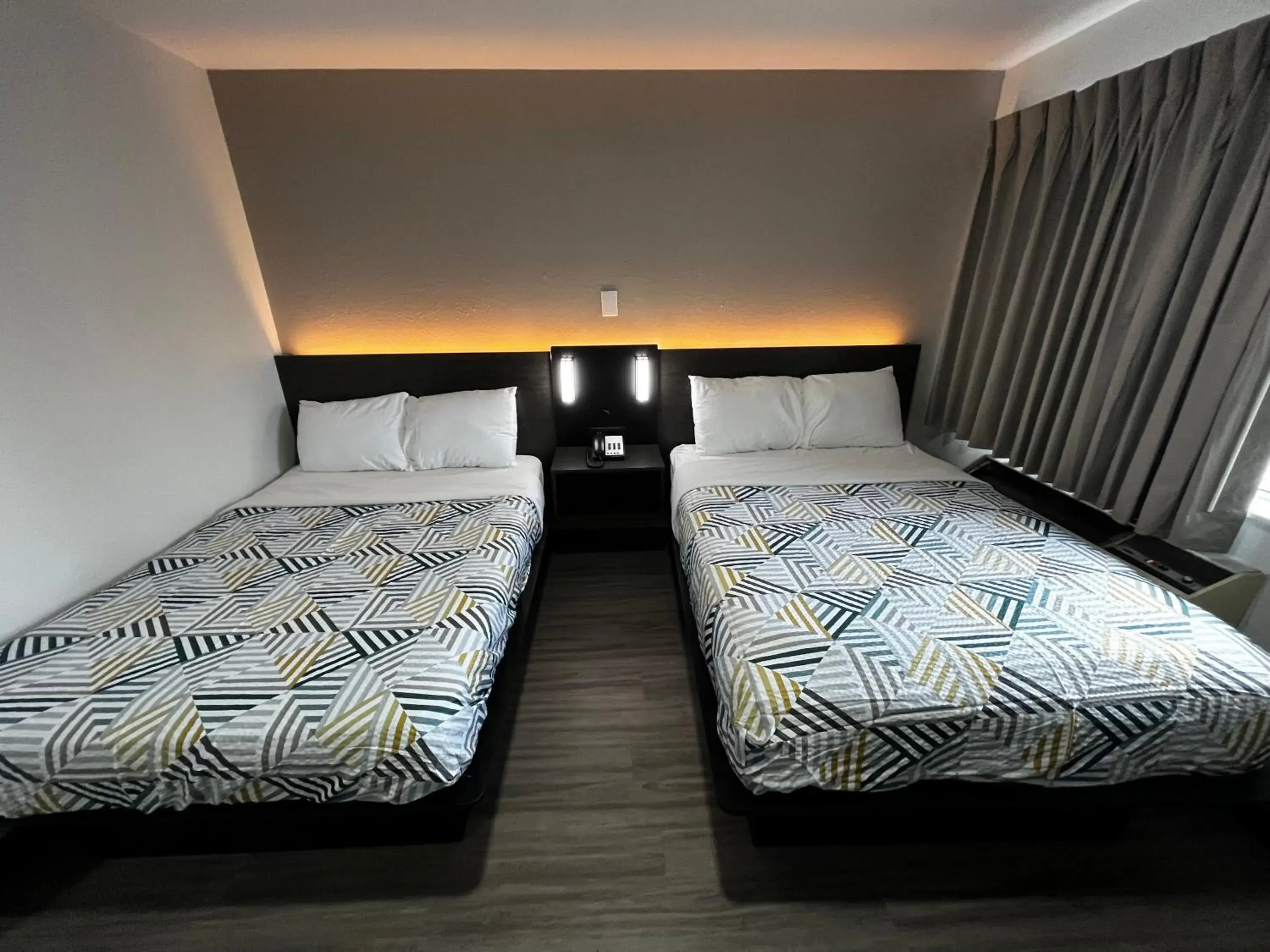 Bedroom, Bed in Studio 6 Lafayette, LA I-10 & I-49 N Bedroom, Bed in Studio 6 Lafayette, LA I-10 & I-49 N