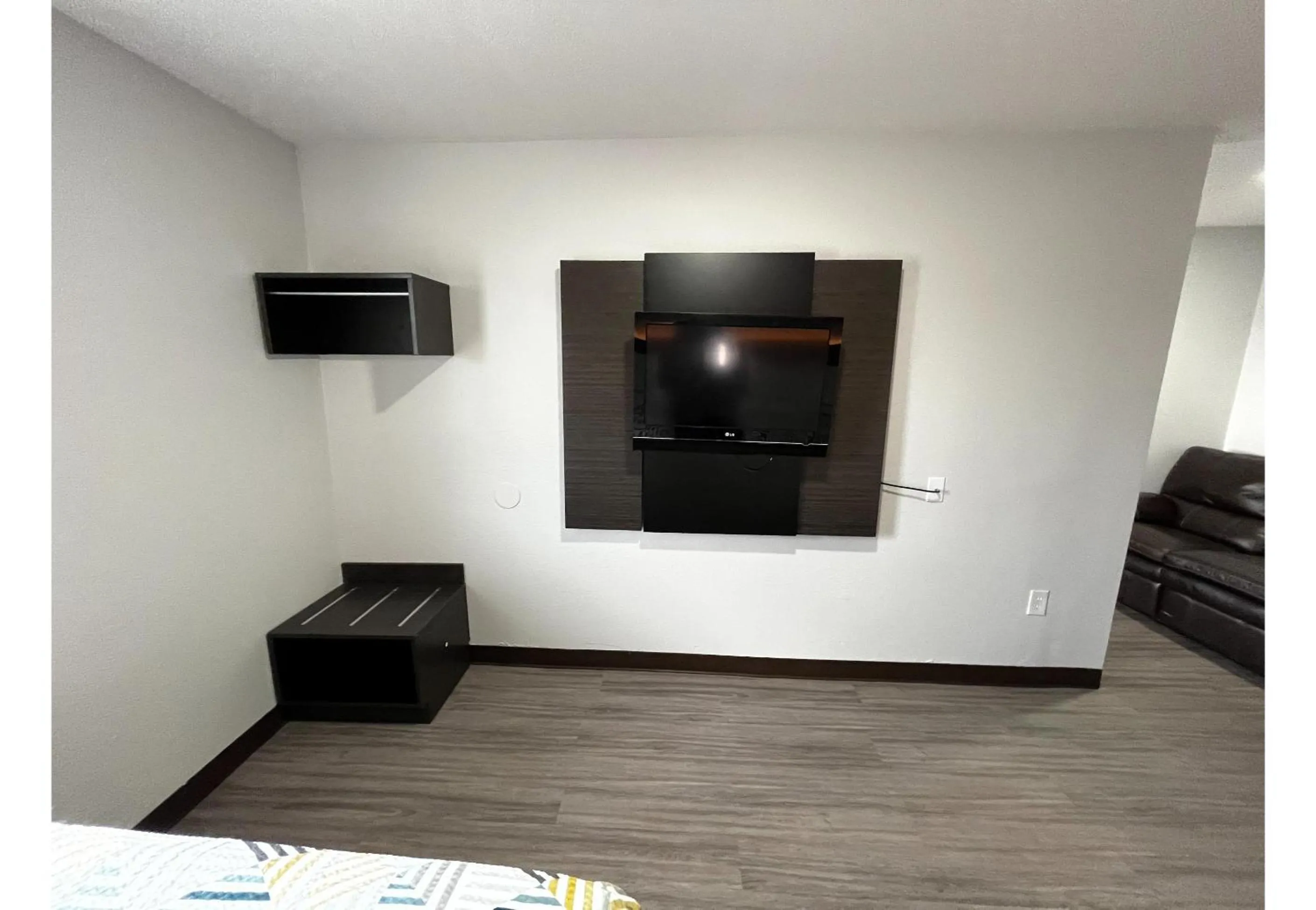 Photo of the whole room in Studio 6 Lafayette, LA I-10 & I-49 N