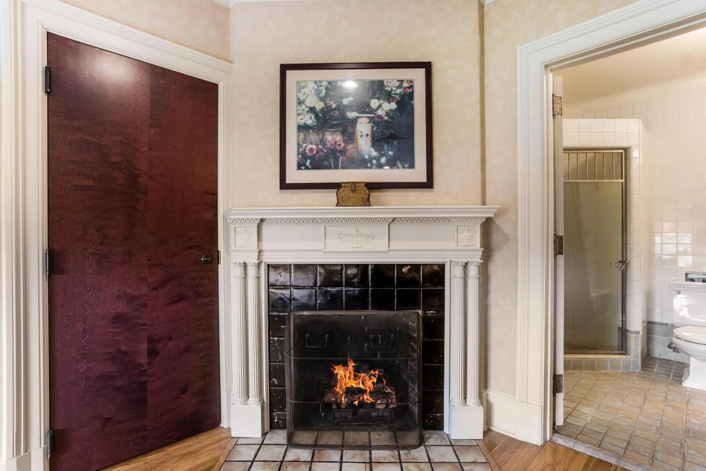 Bedroom in Traditions Hotel & Spa Johnson City - Binghamton, an Ascend Collection Hotel