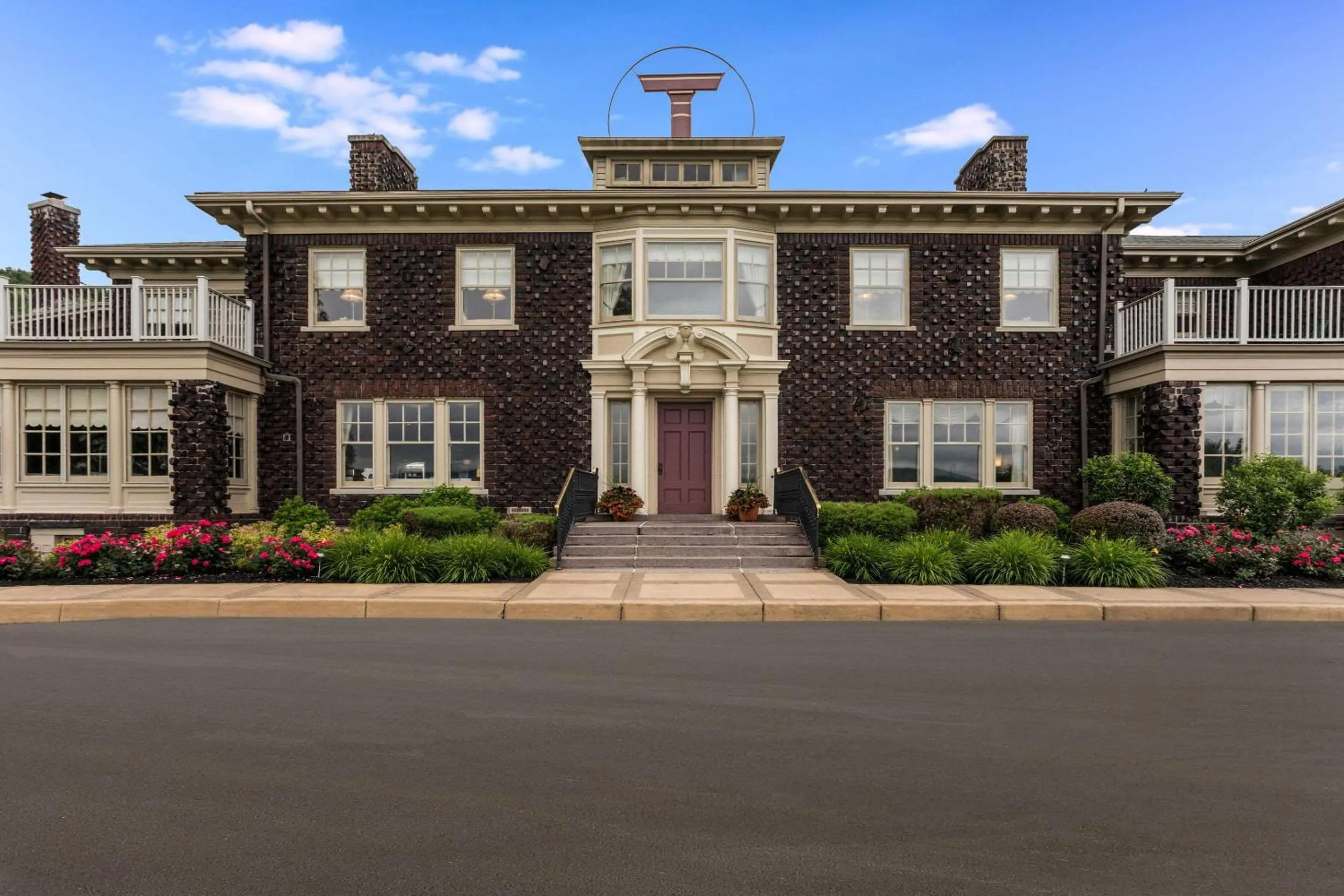 Property building in Traditions Hotel & Spa Johnson City - Binghamton, an Ascend Collection Hotel