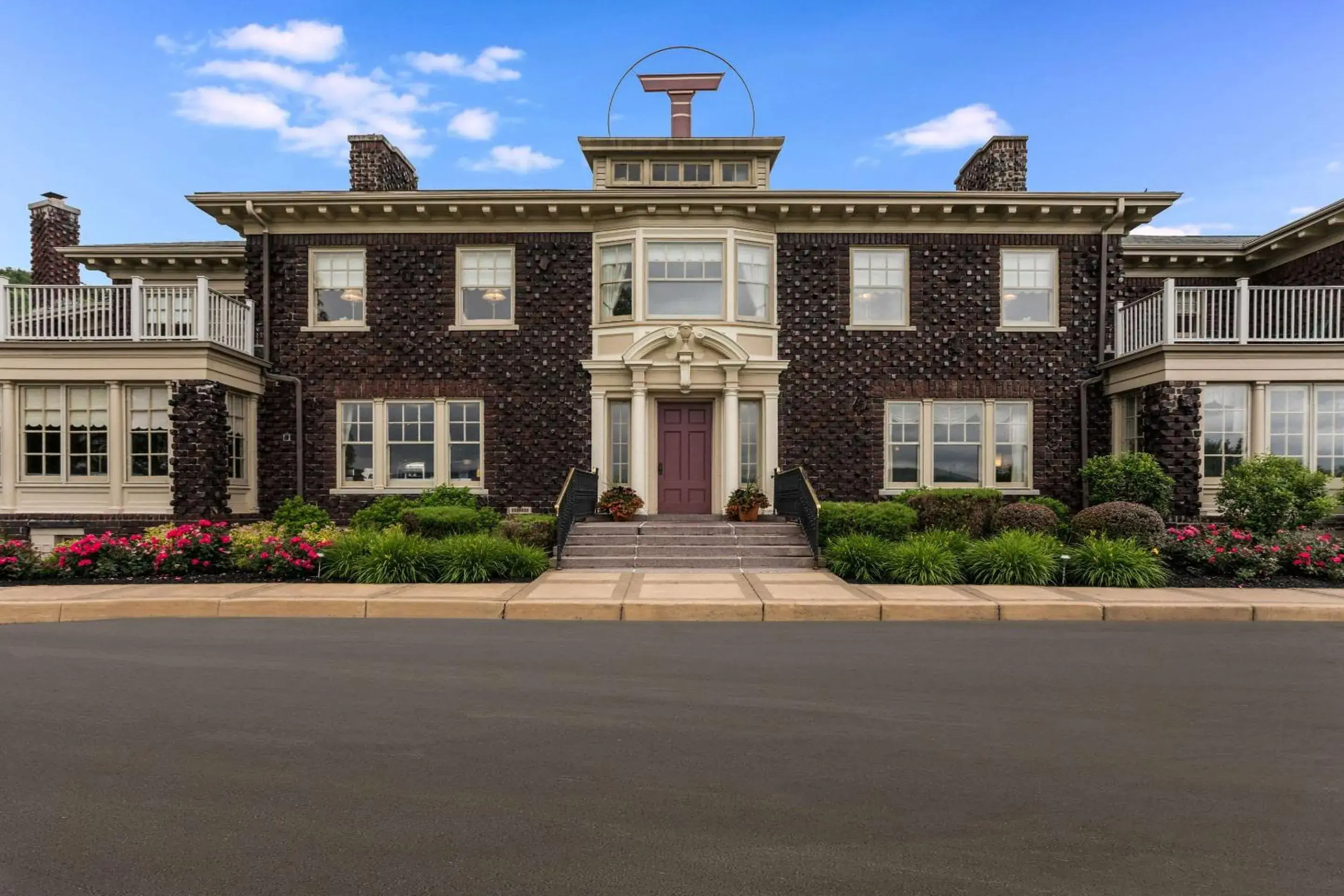 Property building in Traditions Hotel & Spa Johnson City - Binghamton, an Ascend Collection Hotel Property building in Traditions Hotel & Spa Johnson City - Binghamton, an Ascend Collection Hotel
