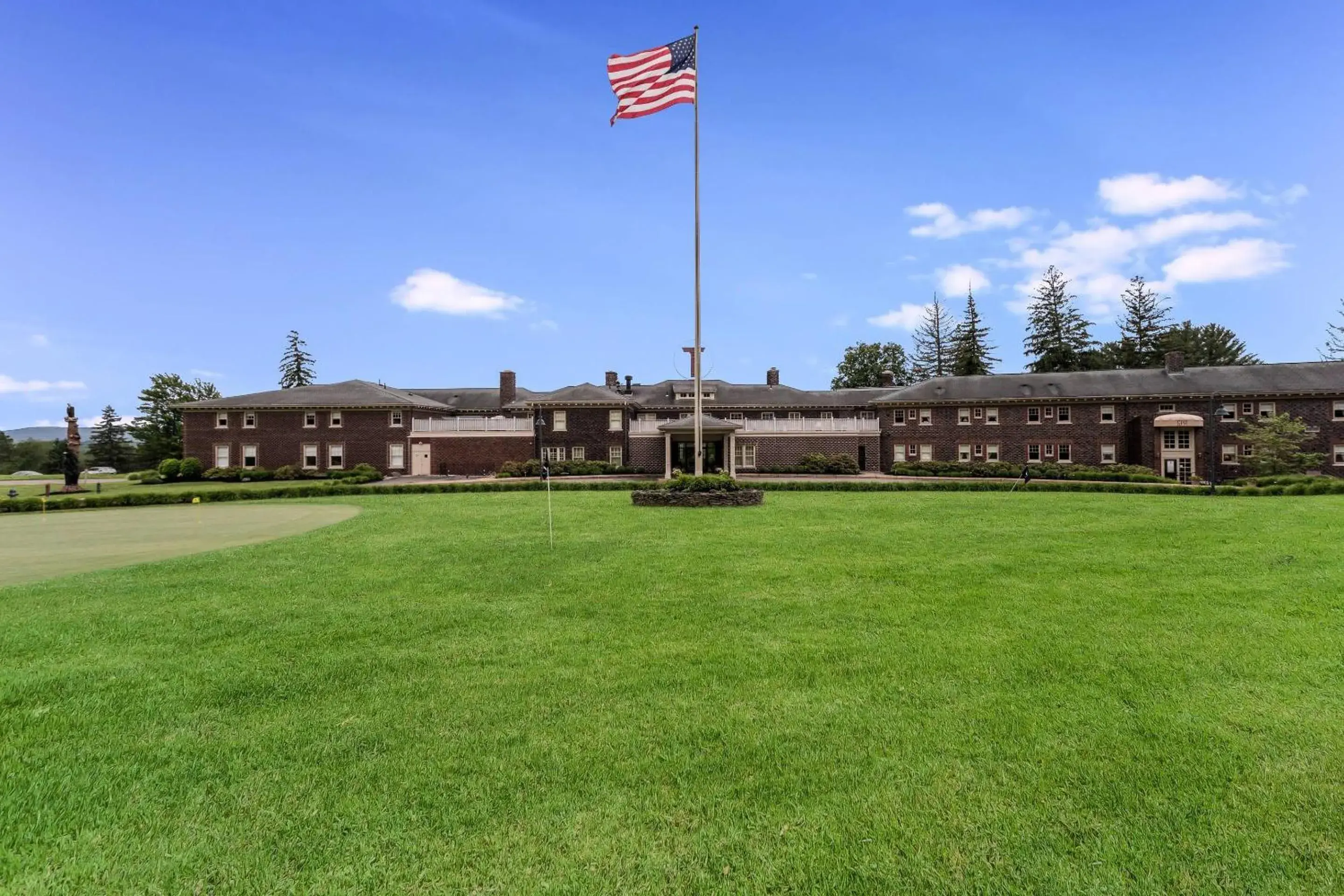 Property building in Traditions Hotel & Spa Johnson City - Binghamton, an Ascend Collection Hotel Property building in Traditions Hotel & Spa Johnson City - Binghamton, an Ascend Collection Hotel