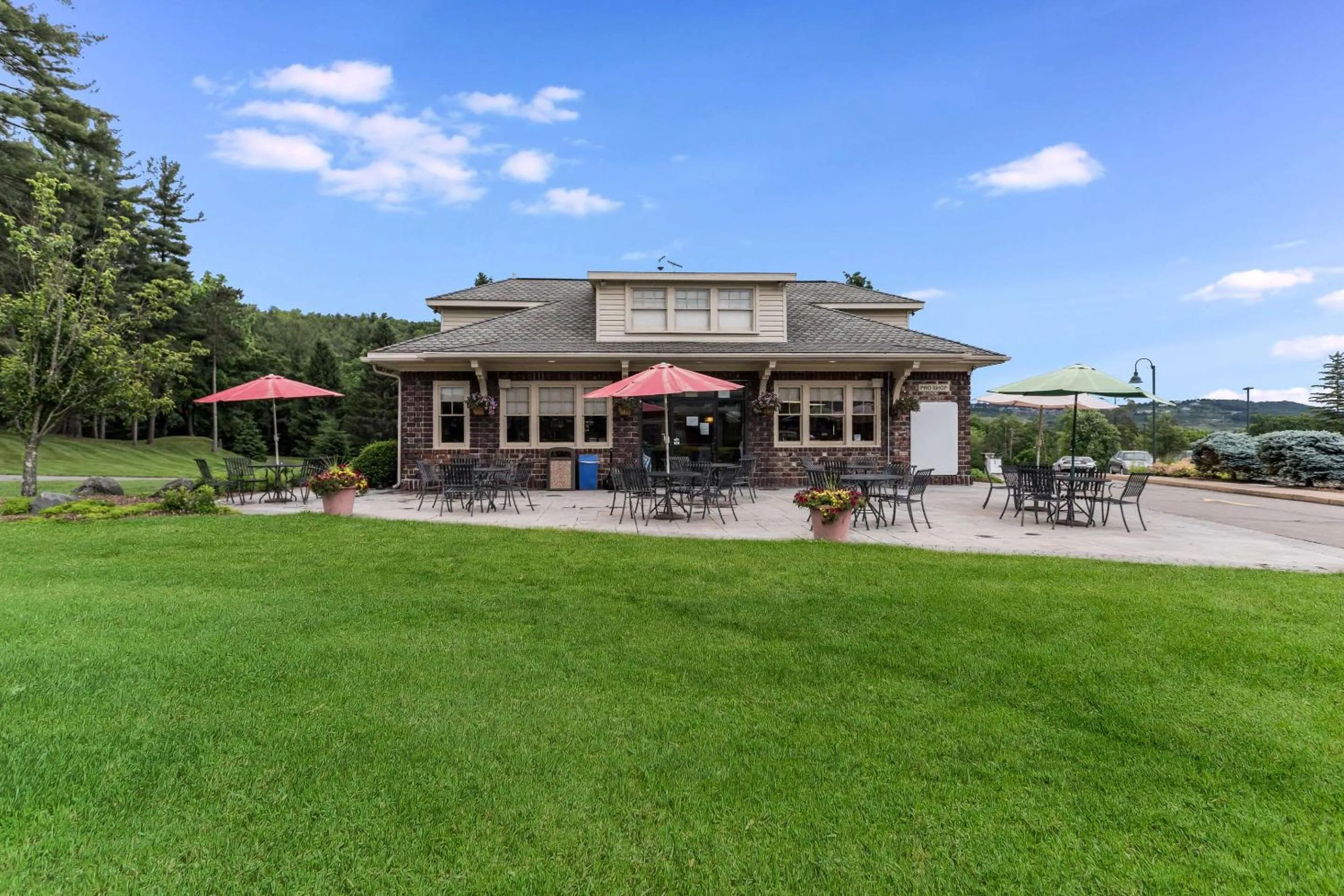 Property building in Traditions Hotel & Spa Johnson City - Binghamton, an Ascend Collection Hotel