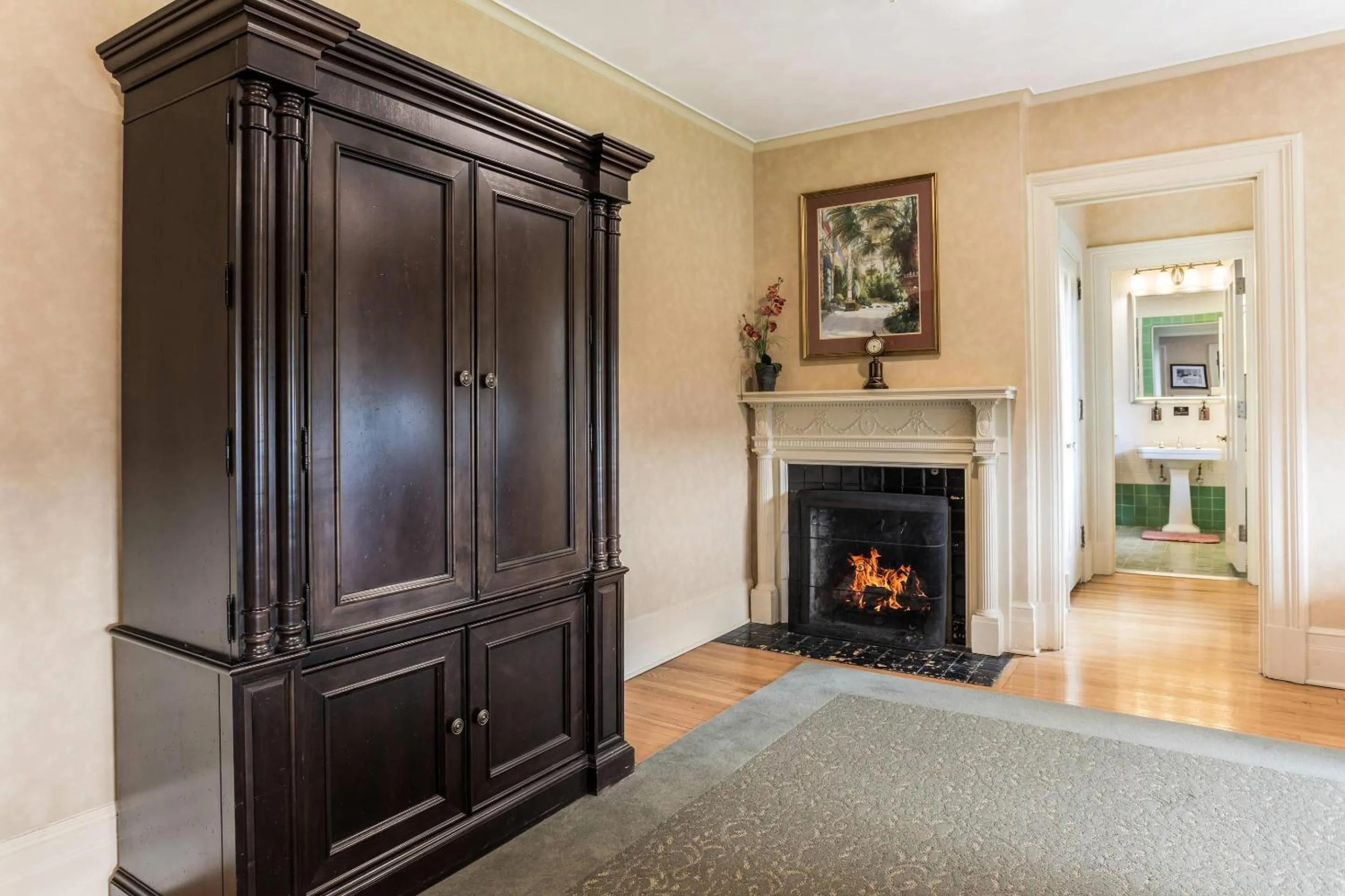 Bedroom in Traditions Hotel & Spa Johnson City - Binghamton, an Ascend Collection Hotel