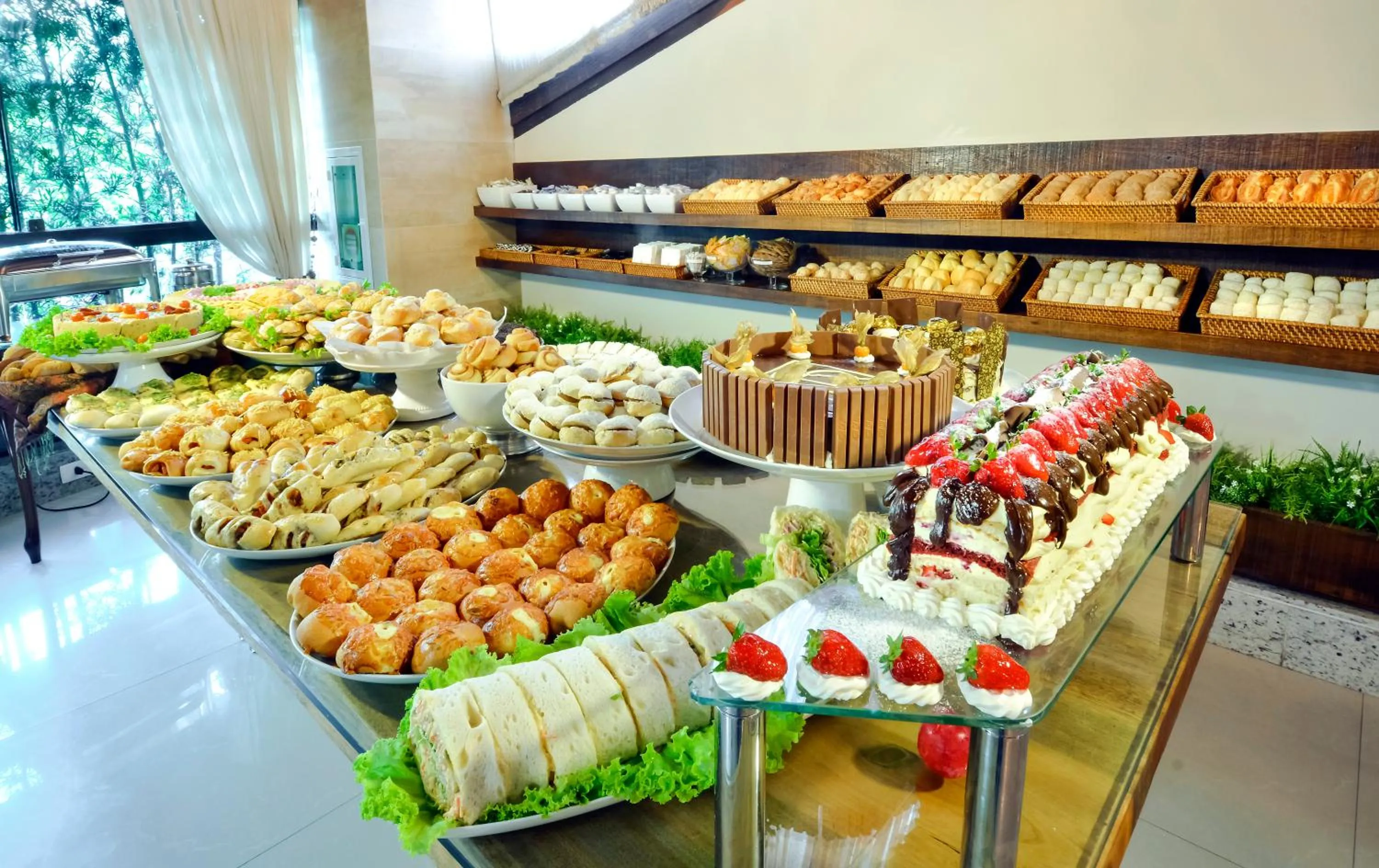 Buffet breakfast in Pousada Bora Bora