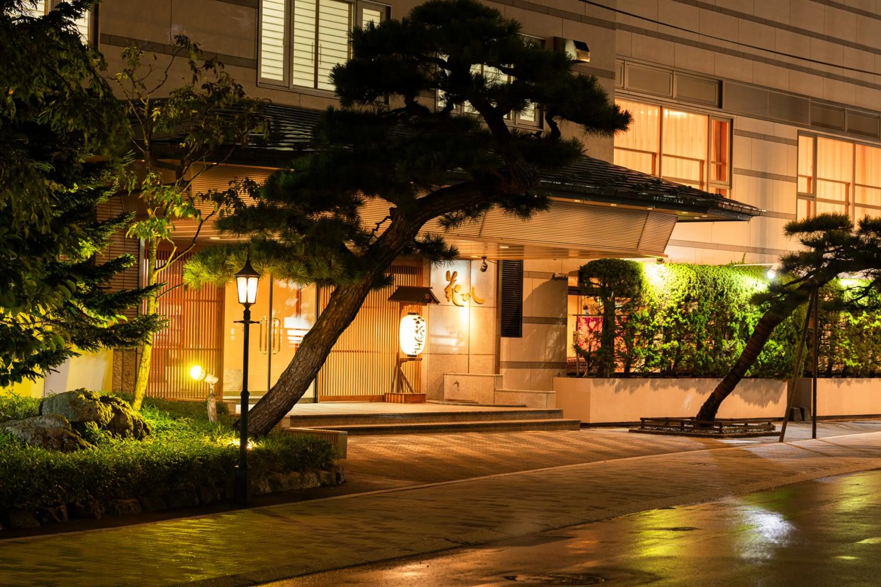 Facade/entrance in Hanabishi Hotel
