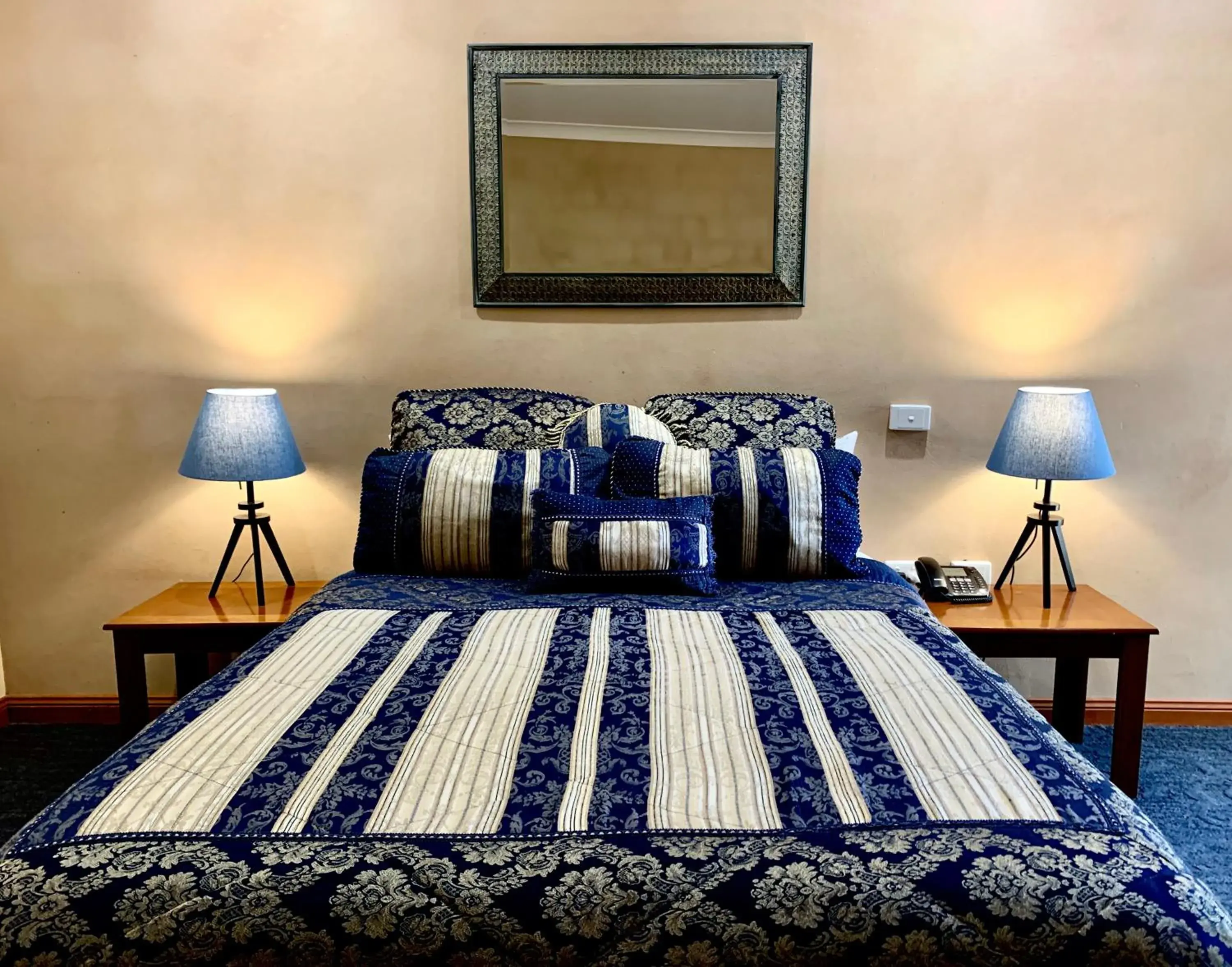 Queen Room - Disability Access in Estate Tuscany Queen Room - Disability Access in Estate Tuscany