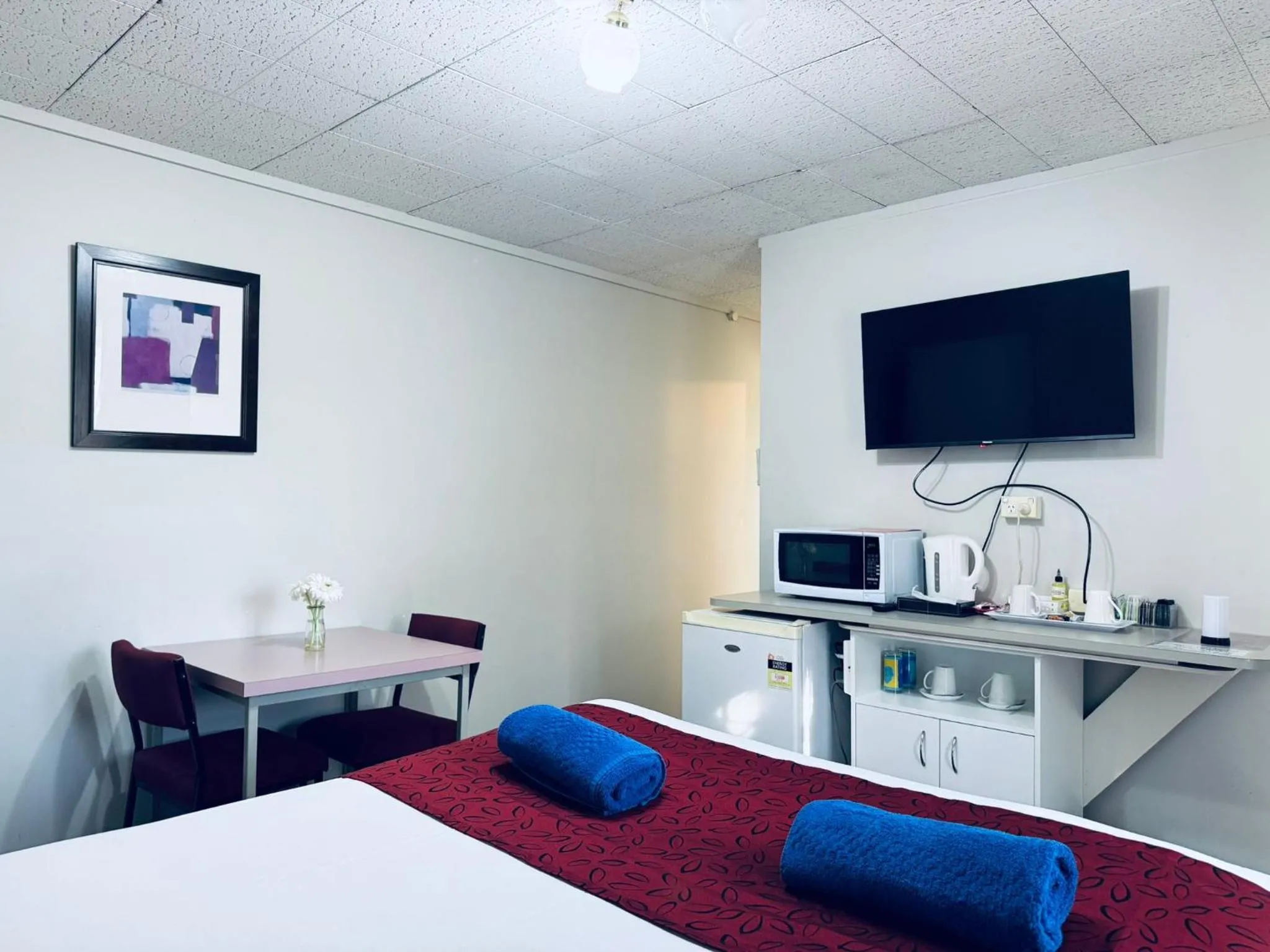 Bed in Edinburgh Motor Inn