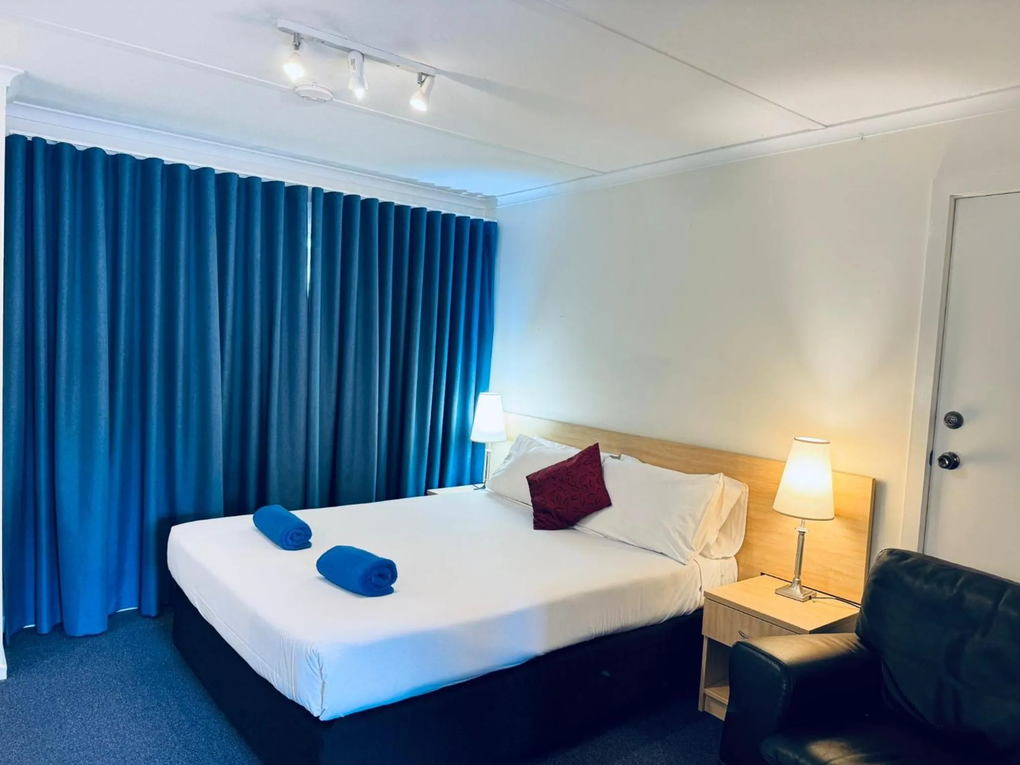 Bed in Edinburgh Motor Inn