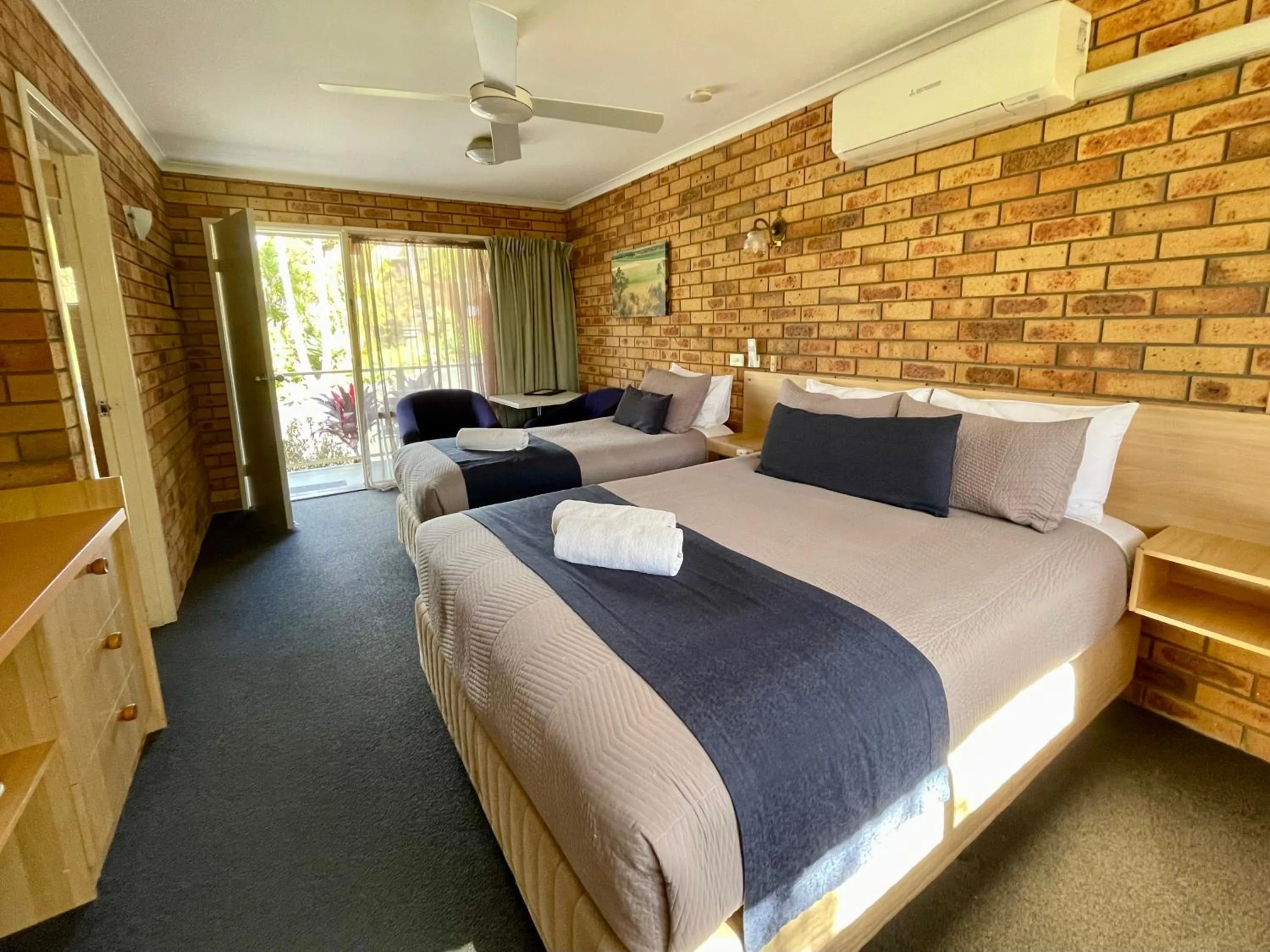 Bed in Ocean View Motor Inn Merimbula