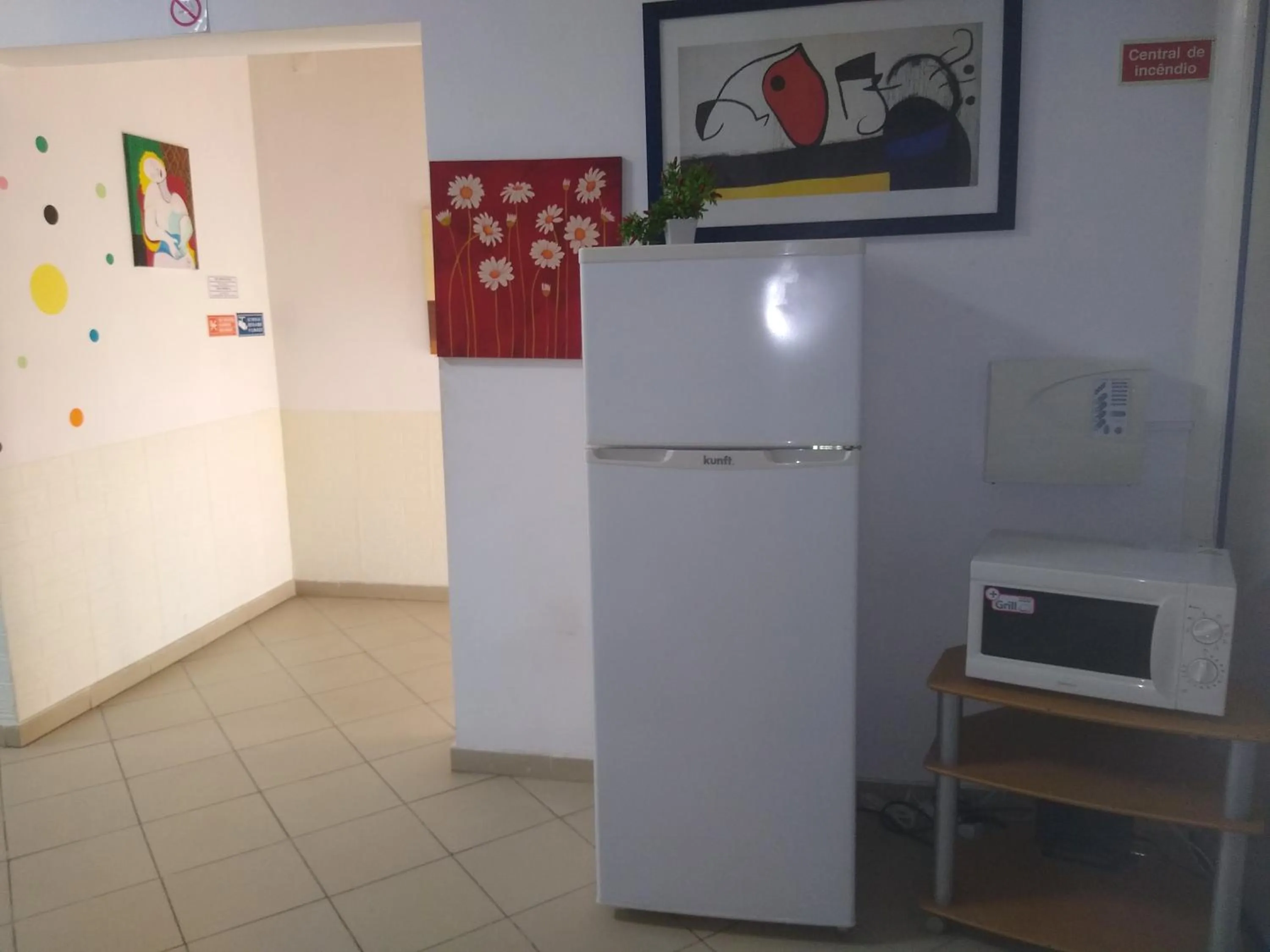 microwave in Melaya Budget Hostel