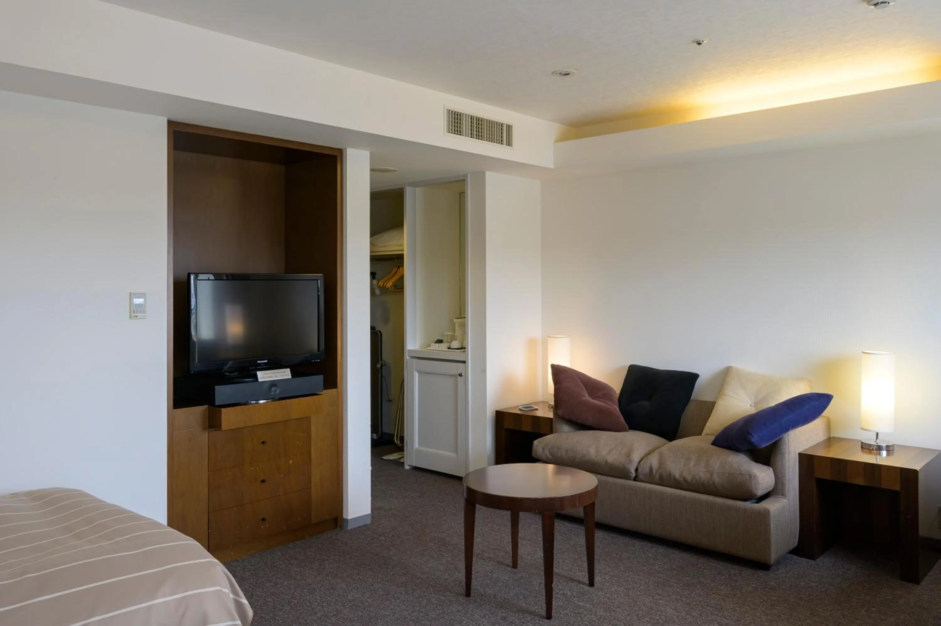 Bed in Twin Leaves Hotel Izumo