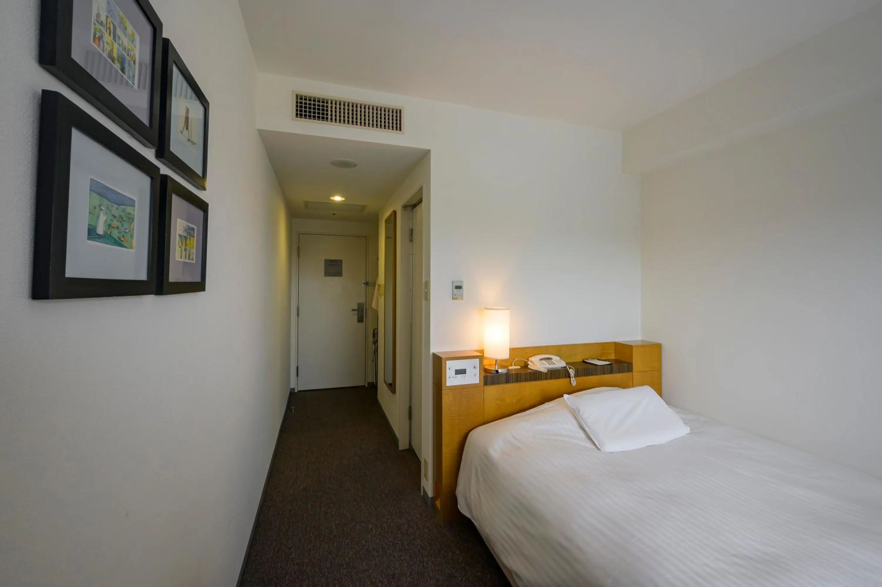 Photo of the whole room, Bed in Twin Leaves Hotel Izumo