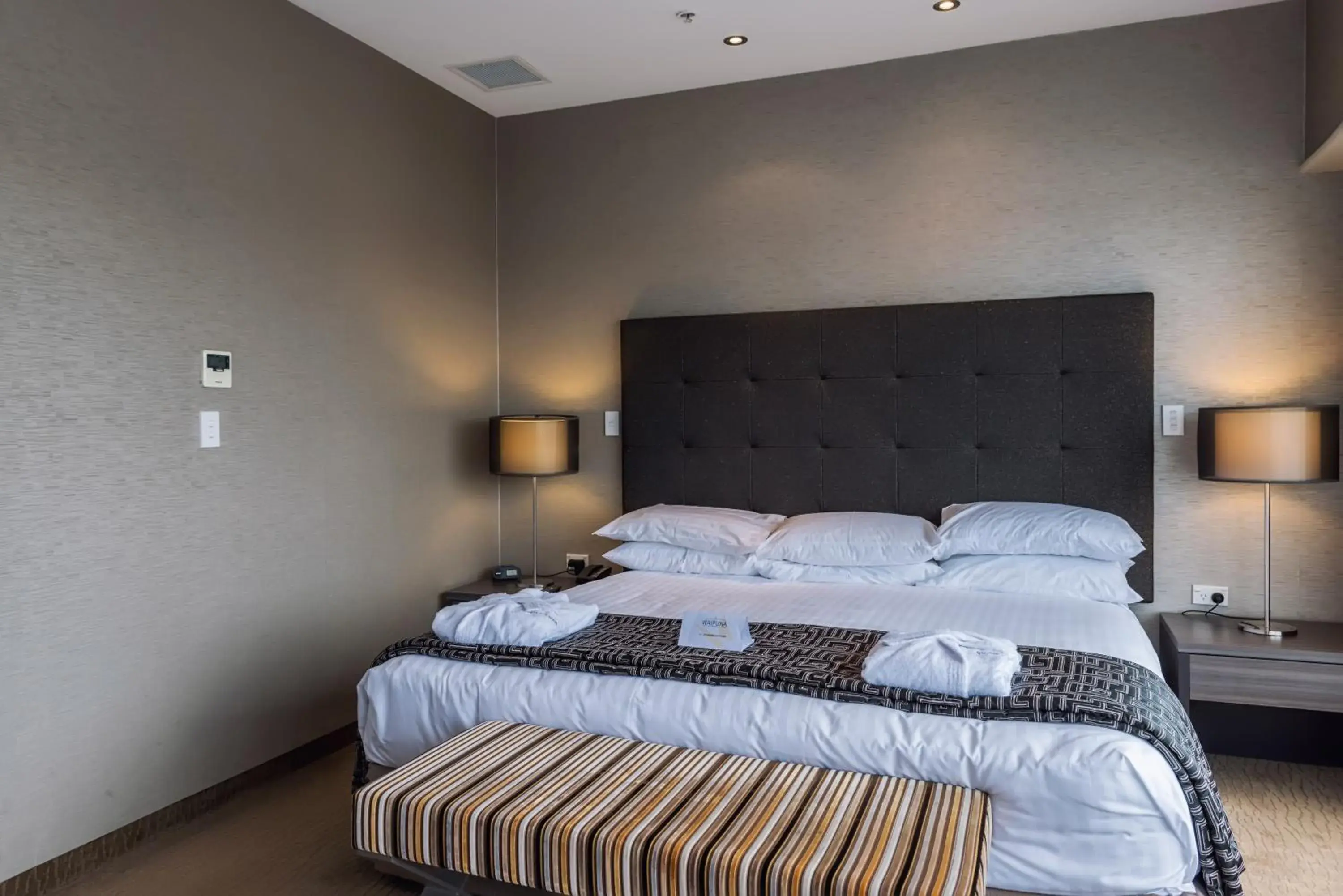 Bed in Waipuna Hotel & Conference Centre Bed in Waipuna Hotel & Conference Centre