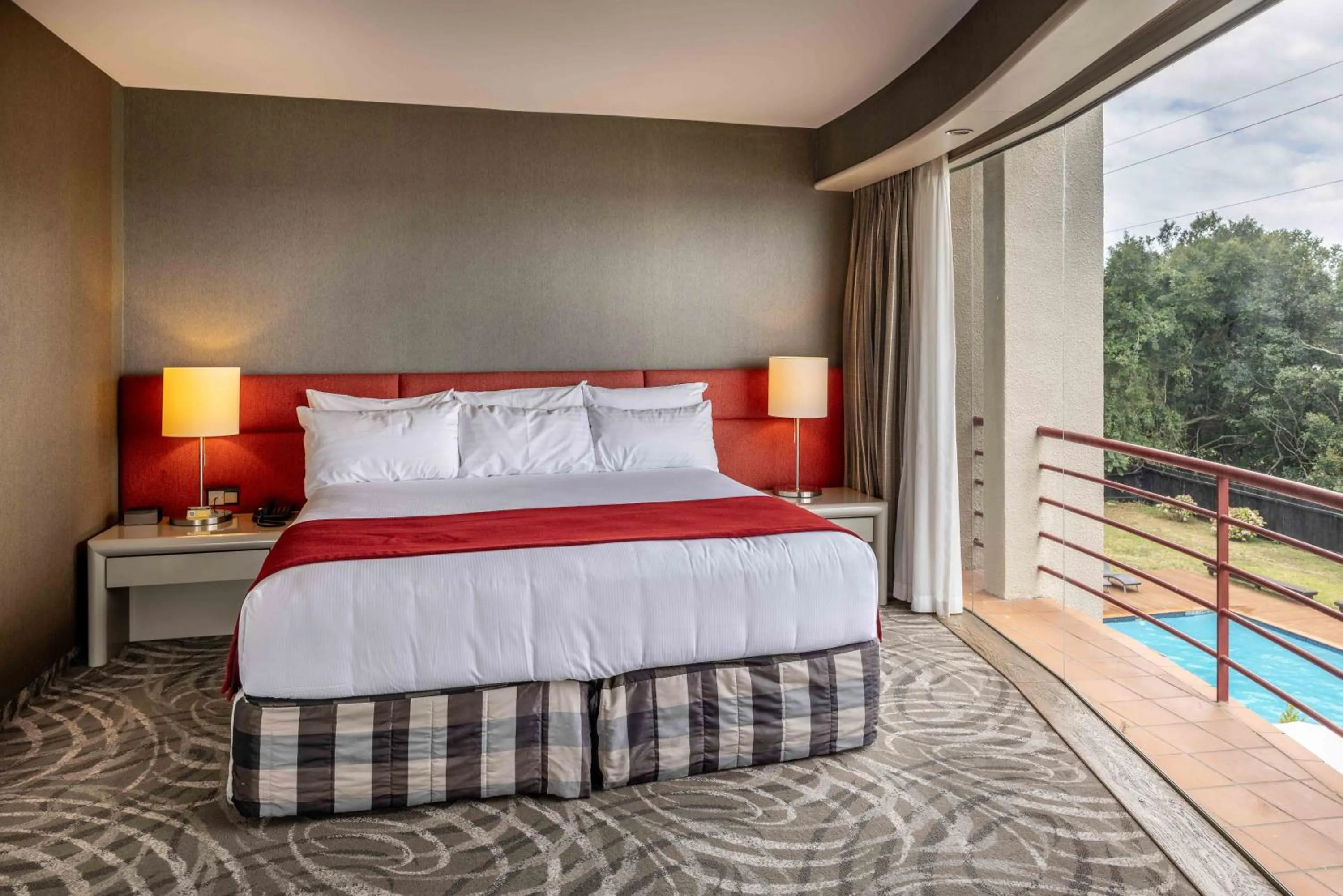 Bed in Waipuna Hotel & Conference Centre