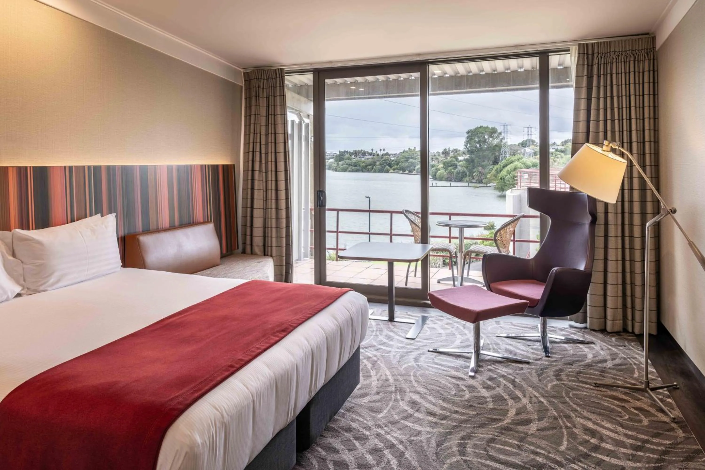 Bed in Waipuna Hotel & Conference Centre