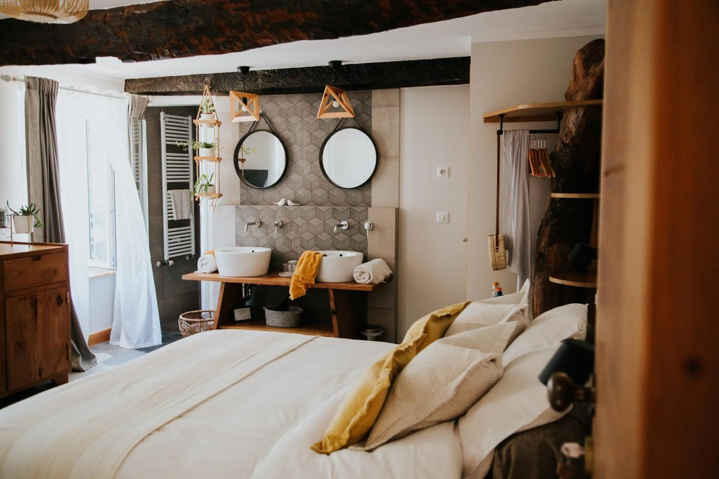 Photo of the whole room, Bed in Le Moulin Camoula