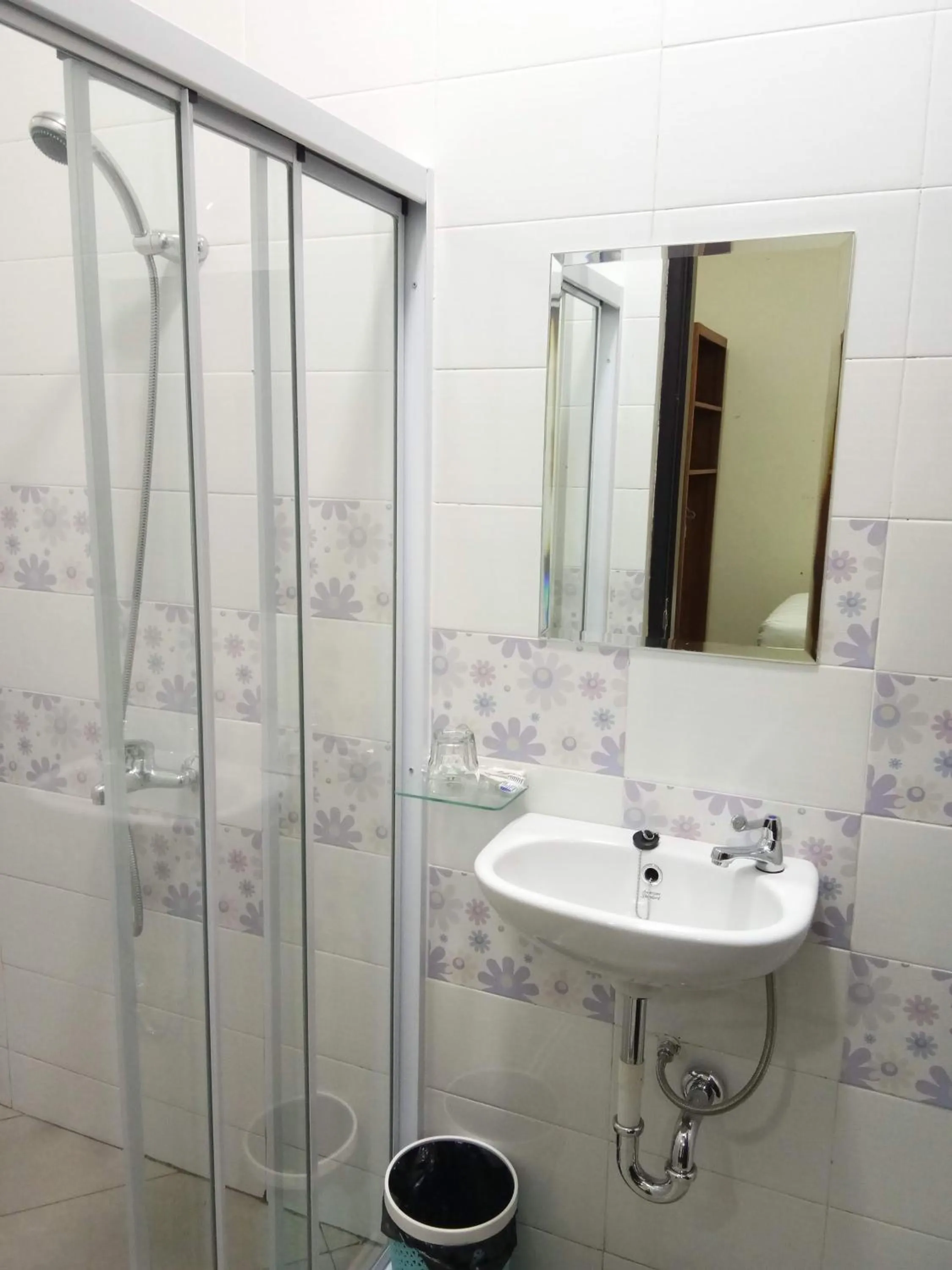 Bathroom in Clean & Comfort Homestay