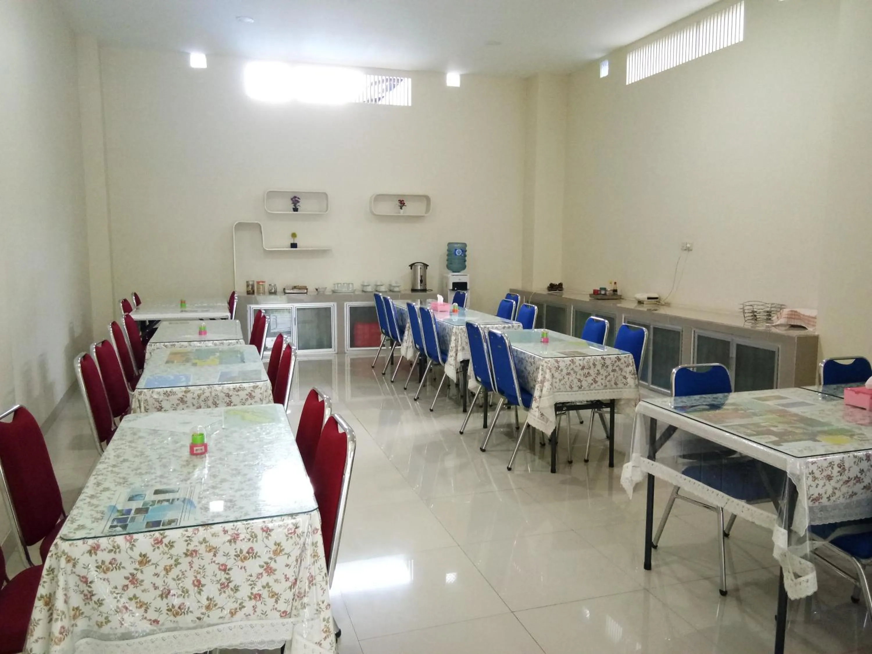 Restaurant/places to eat in Clean & Comfort Homestay